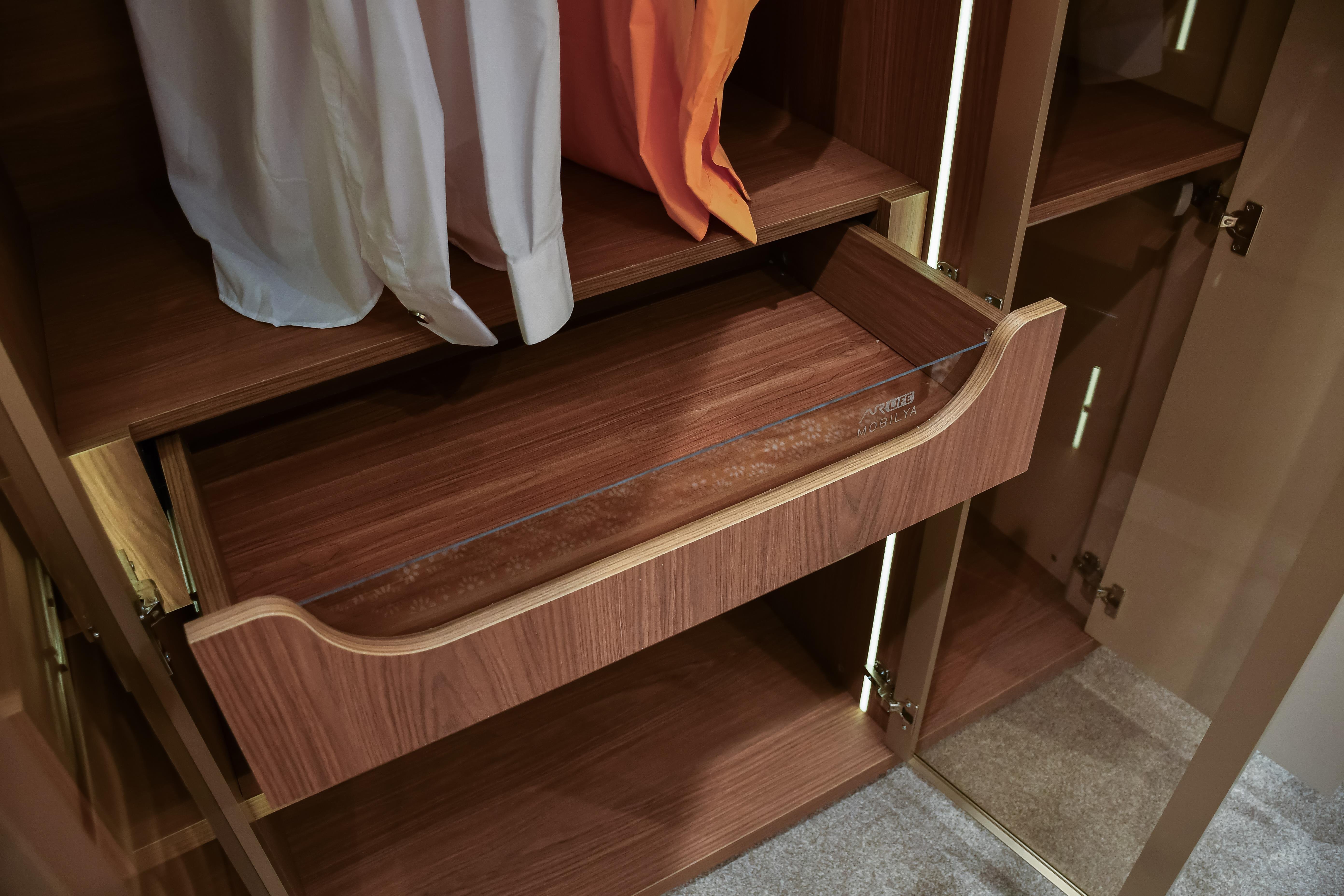 PRADA YATAK ODASI TAKIMI