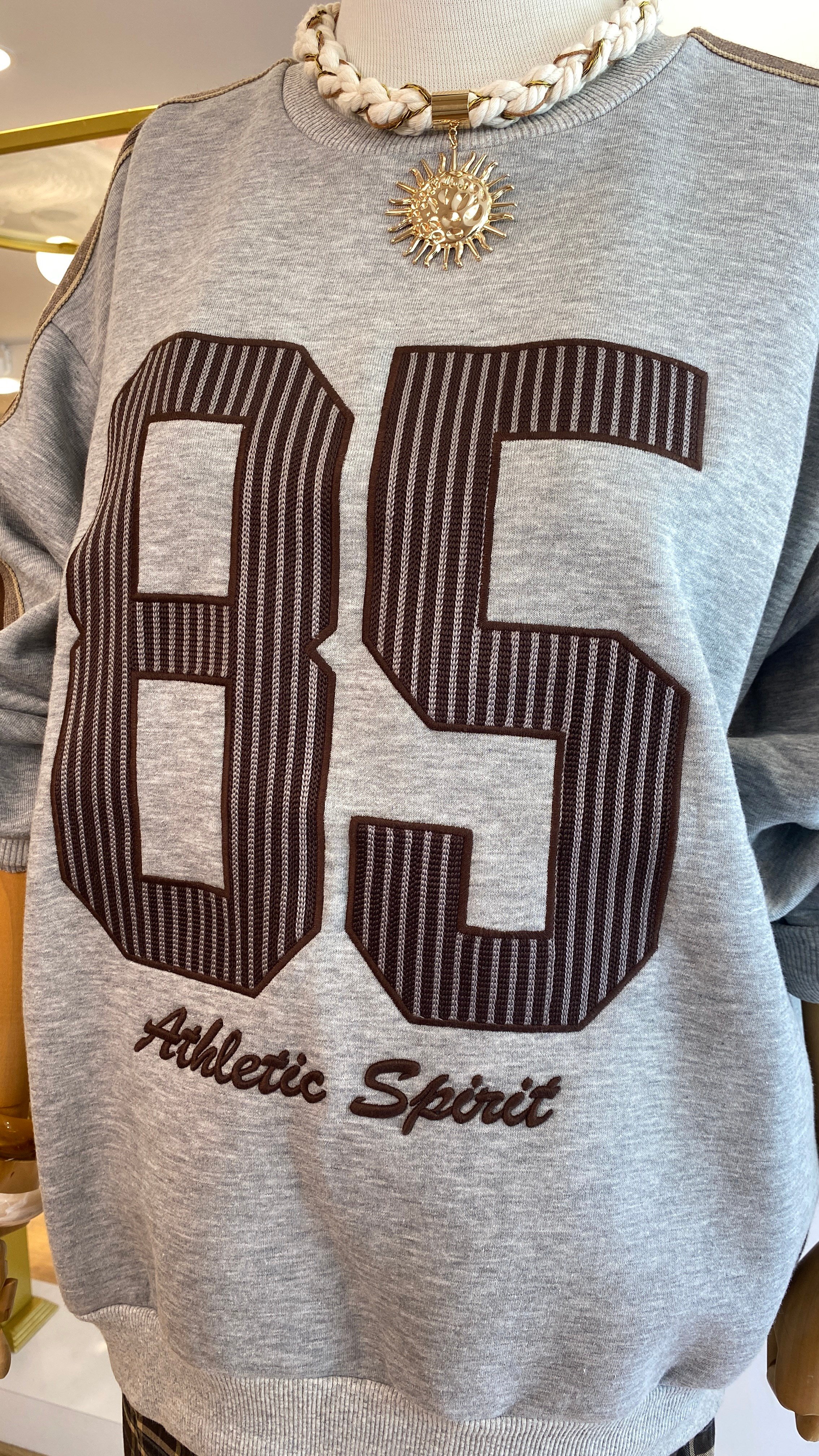 Aplike Detaylı Sweatshirt
