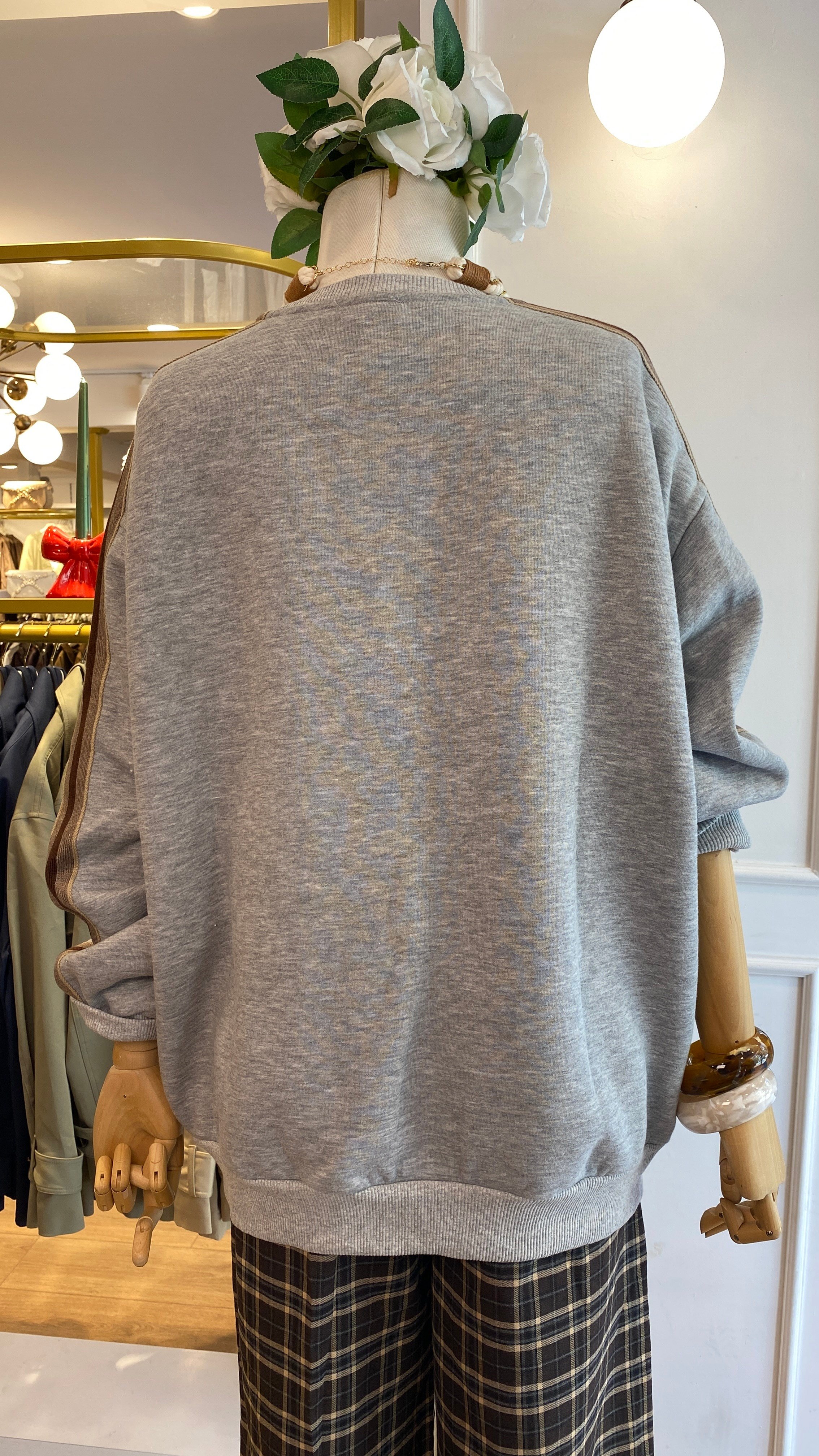 Aplike Detaylı Sweatshirt