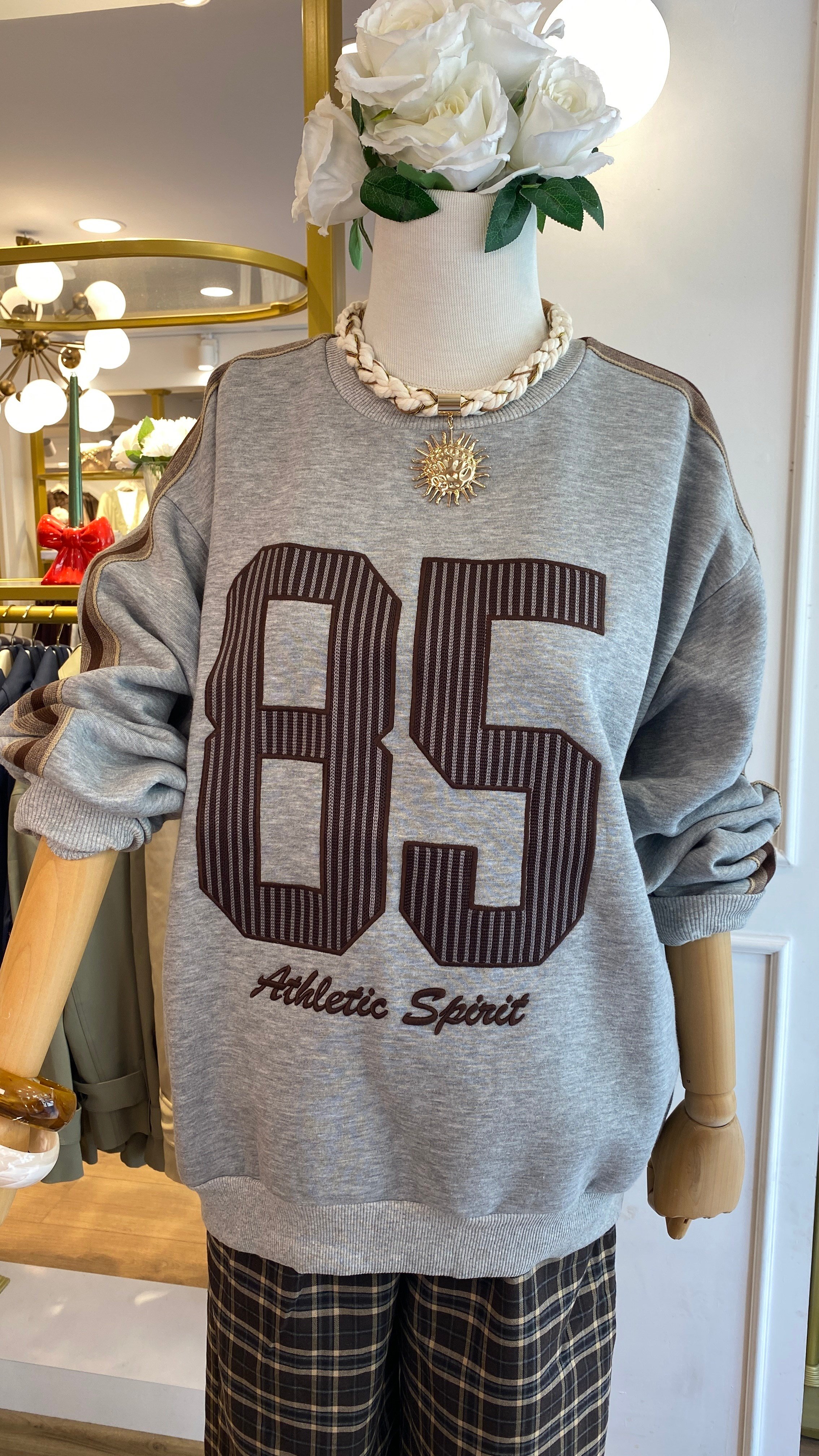Aplike Detaylı Sweatshirt