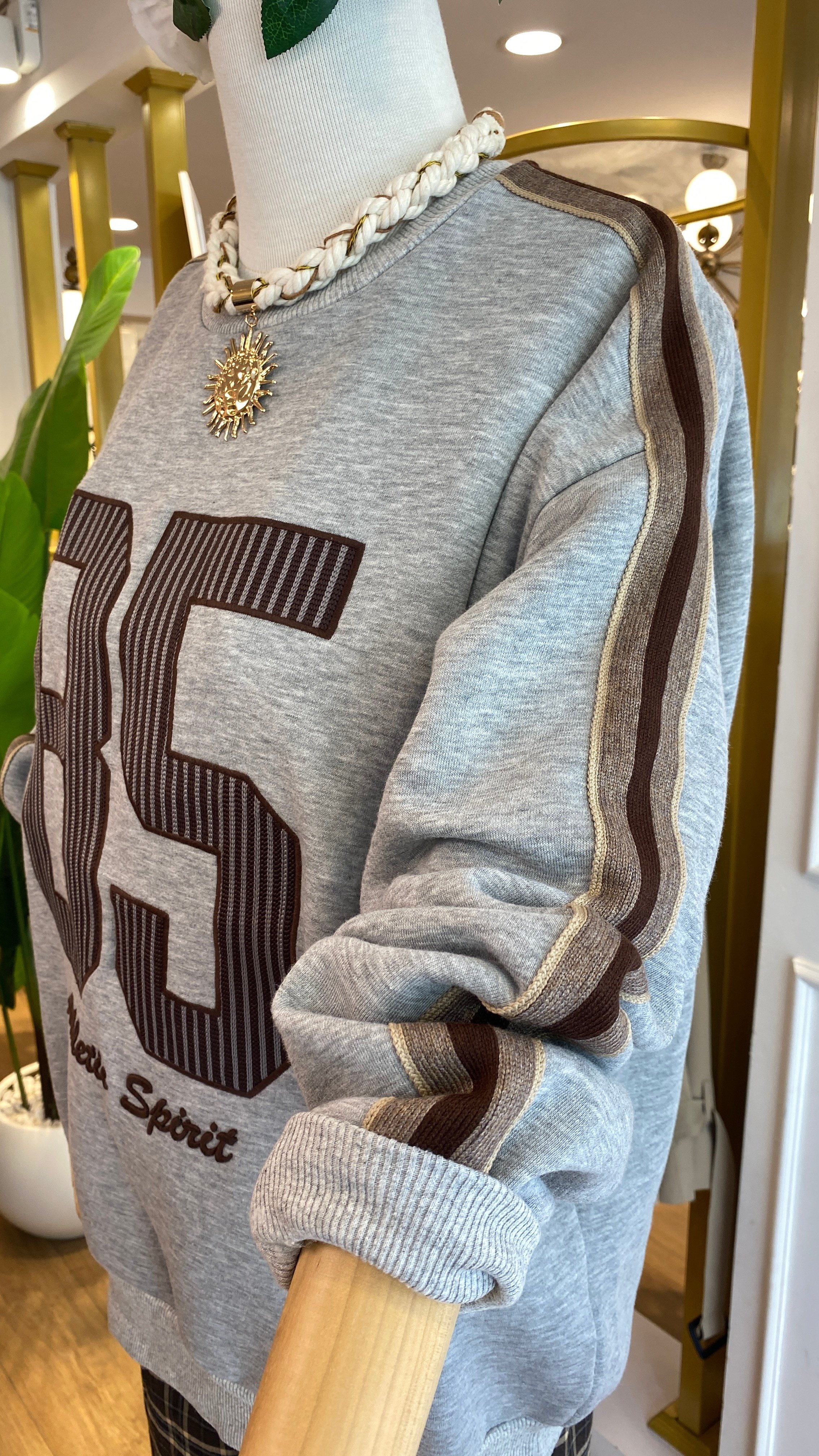 Aplike Detaylı Sweatshirt