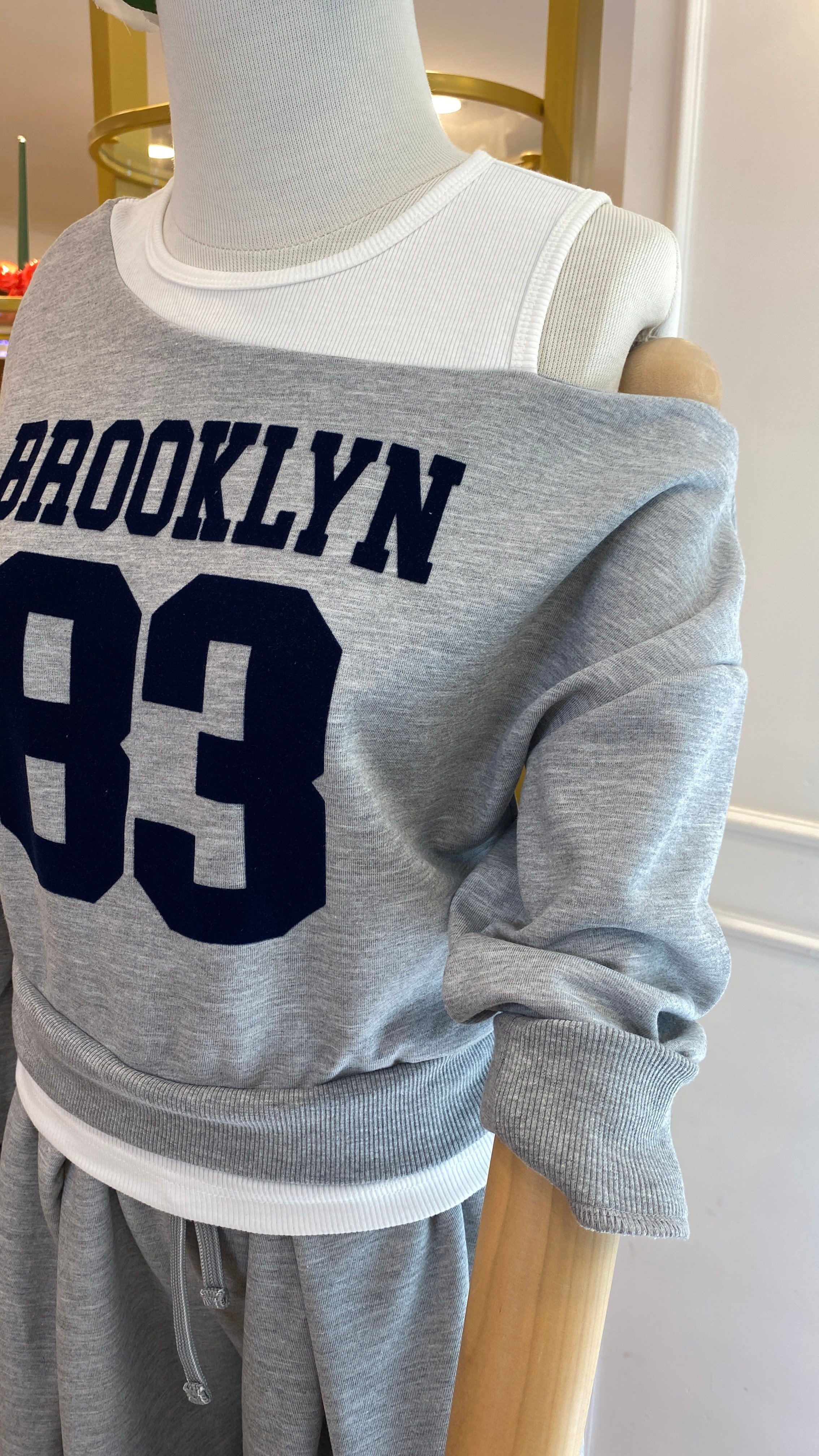 Asimetrik Atlet Detaylı Sweatshirt