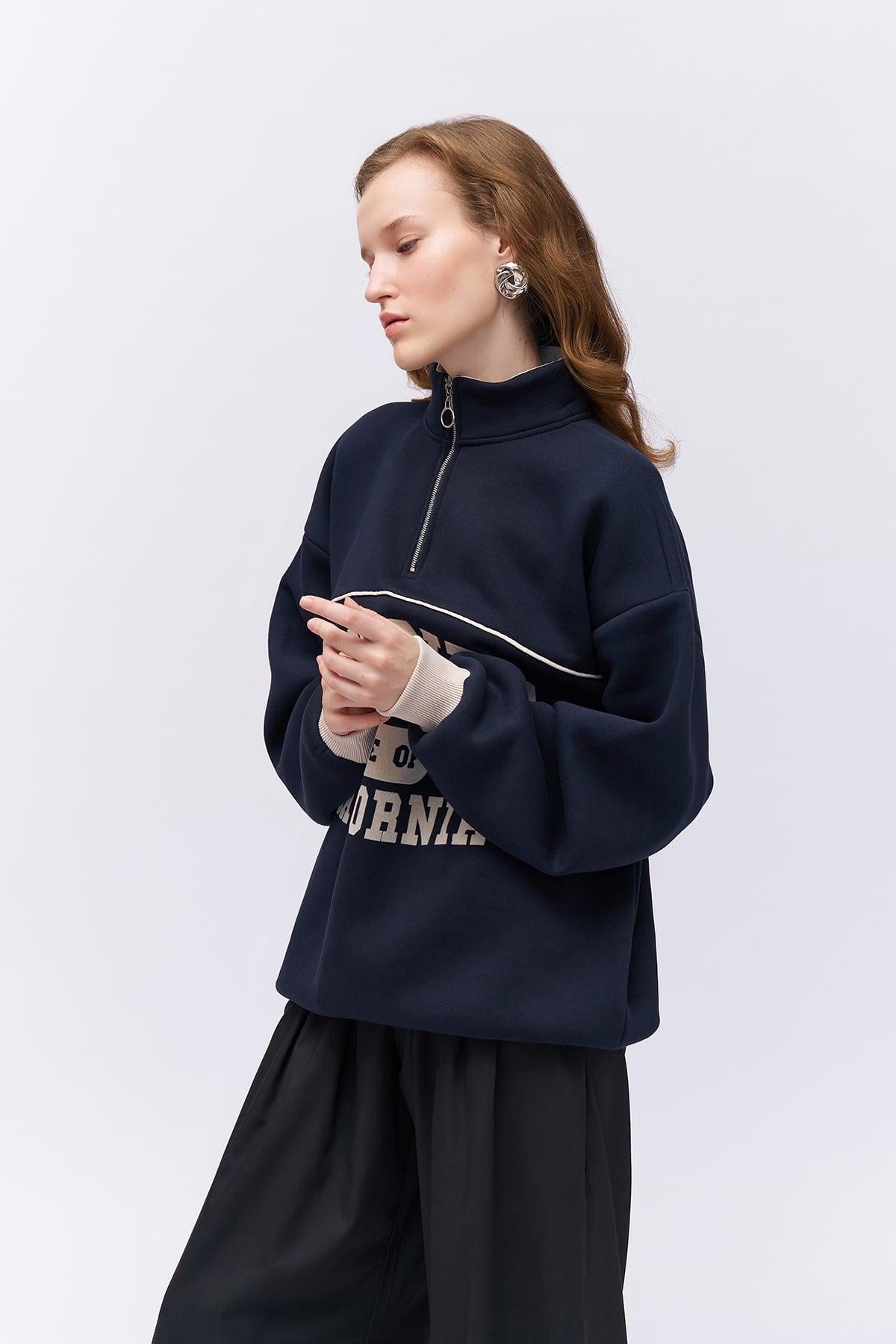 Balıkçı Yaka Yazılı Oversize Sweatshirt