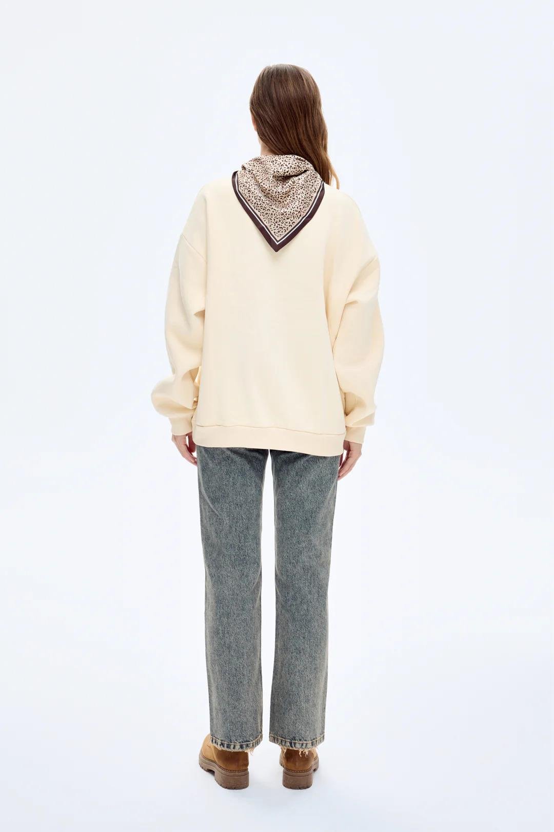 Fular ve Nakış Detaylı Sweatshirt