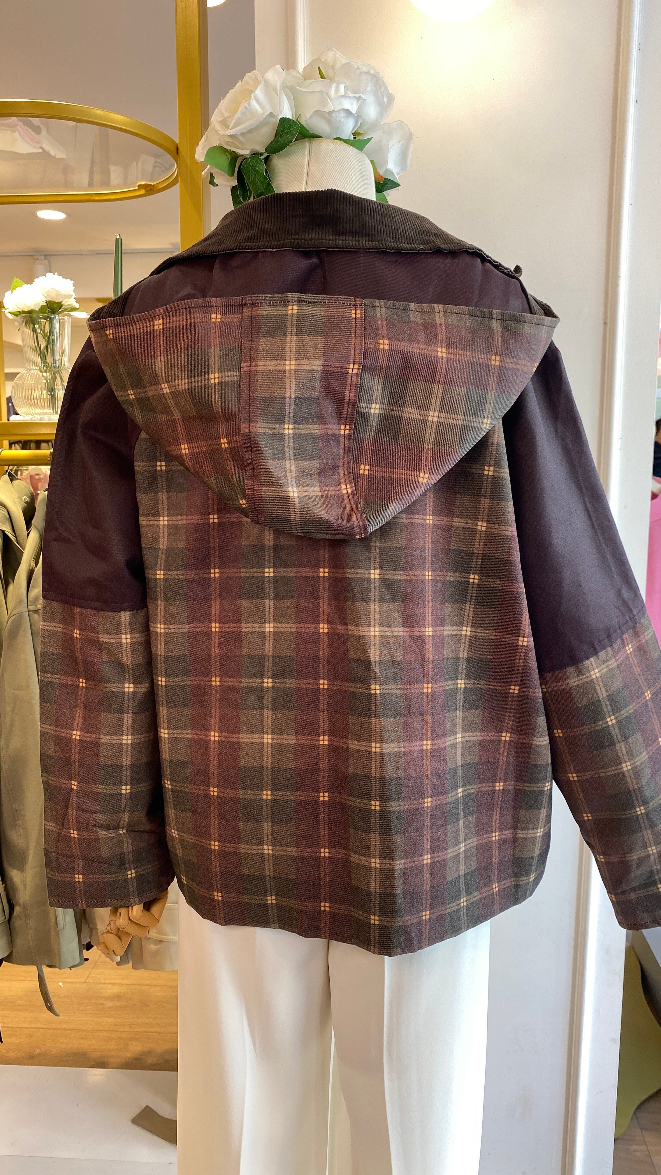 KAPİŞON DETAYLI TASARIM PARKA