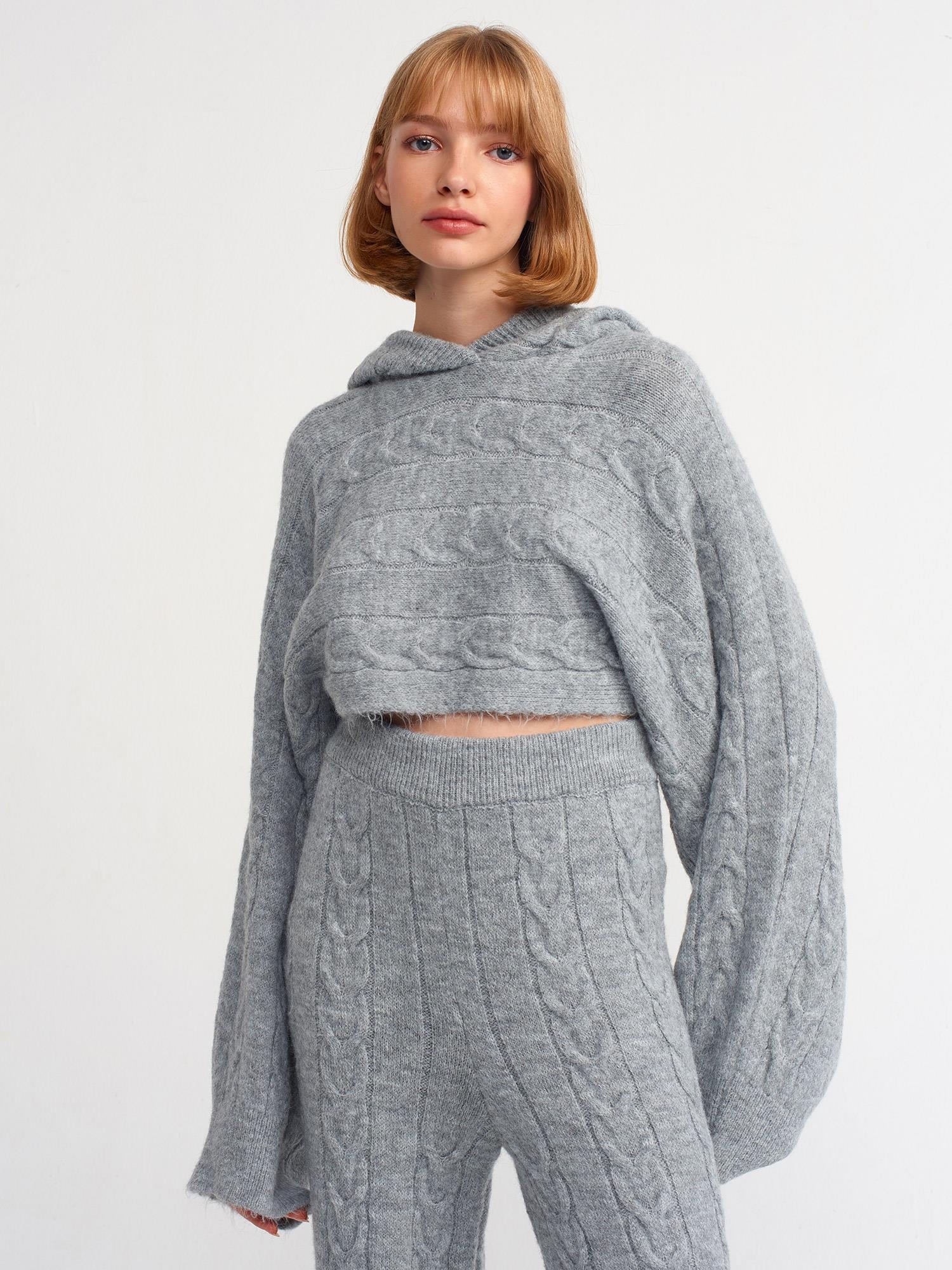 Kapşonlu Kimono Kol  Saç Örğülü Crop Kazak
