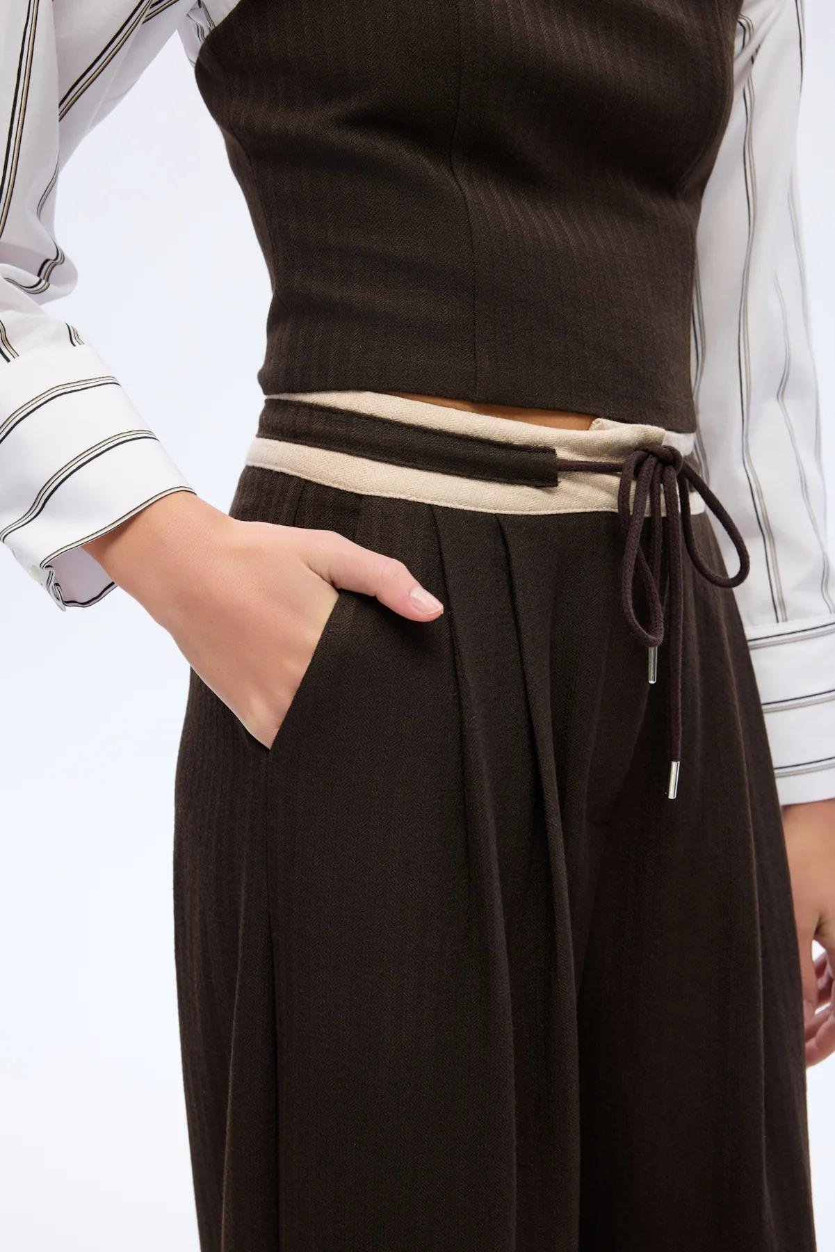 Kumaş Matchli Bağcık Detaylı Pantolon