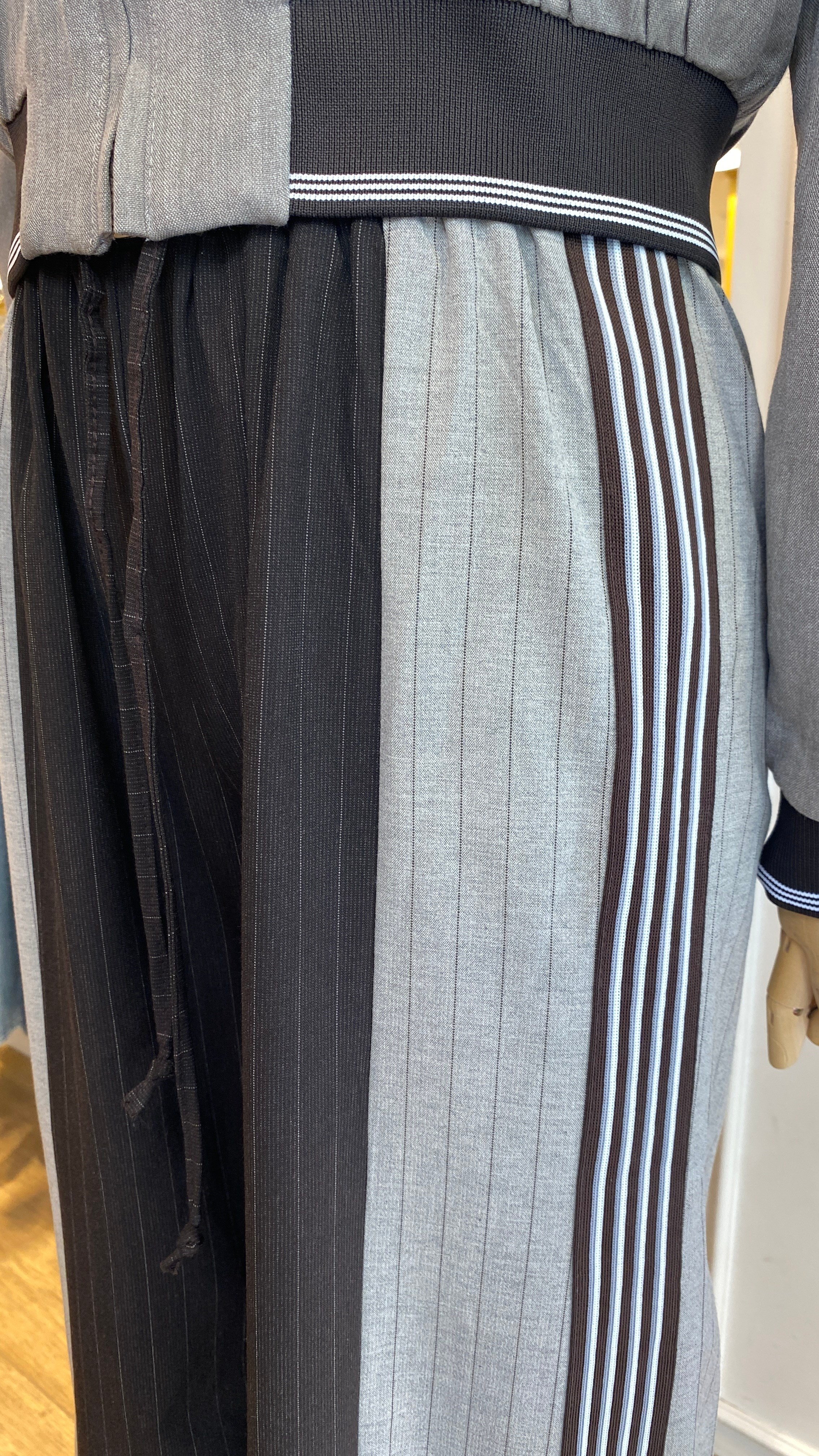Şerit Detaylı Pantolon