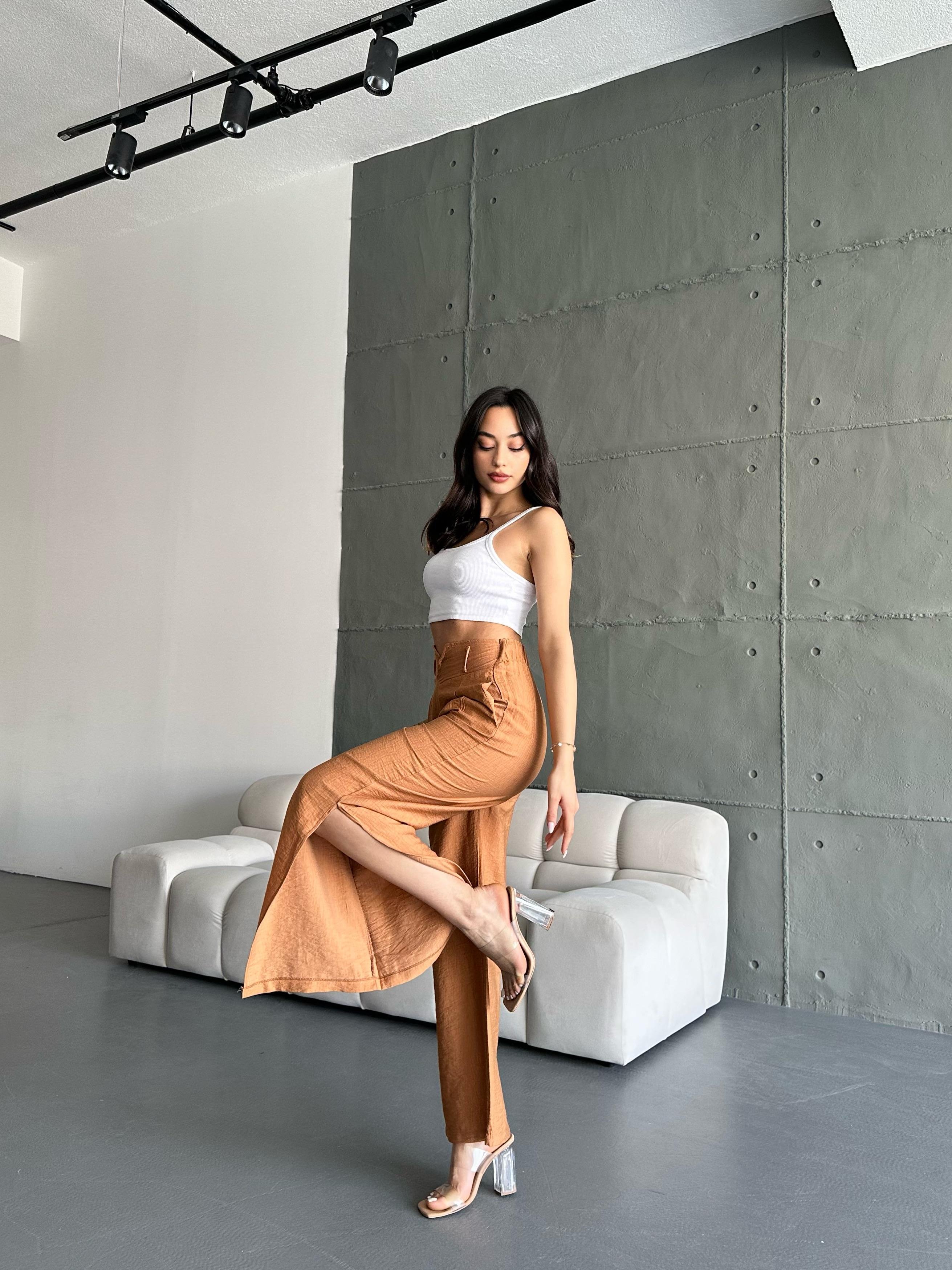 Kadın Camel Keten Paçaları Yırtmaçlı Pantolon