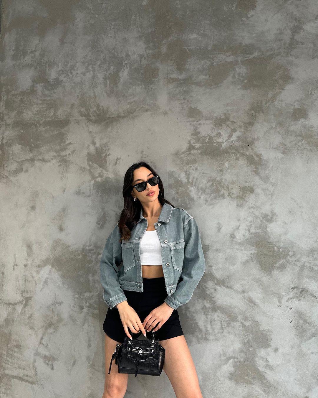 Kadın Çift Cepli Fermuarlı Crop Denim Ceket
