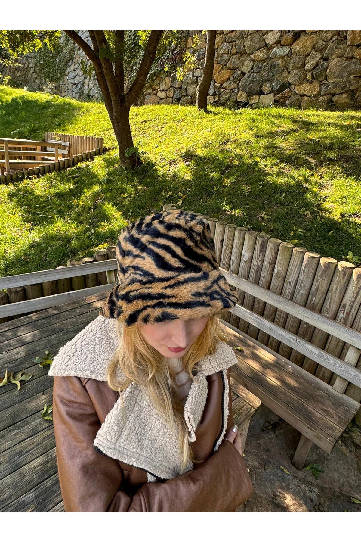 Kadın Zebra Desenli Peluş Kova Şapka