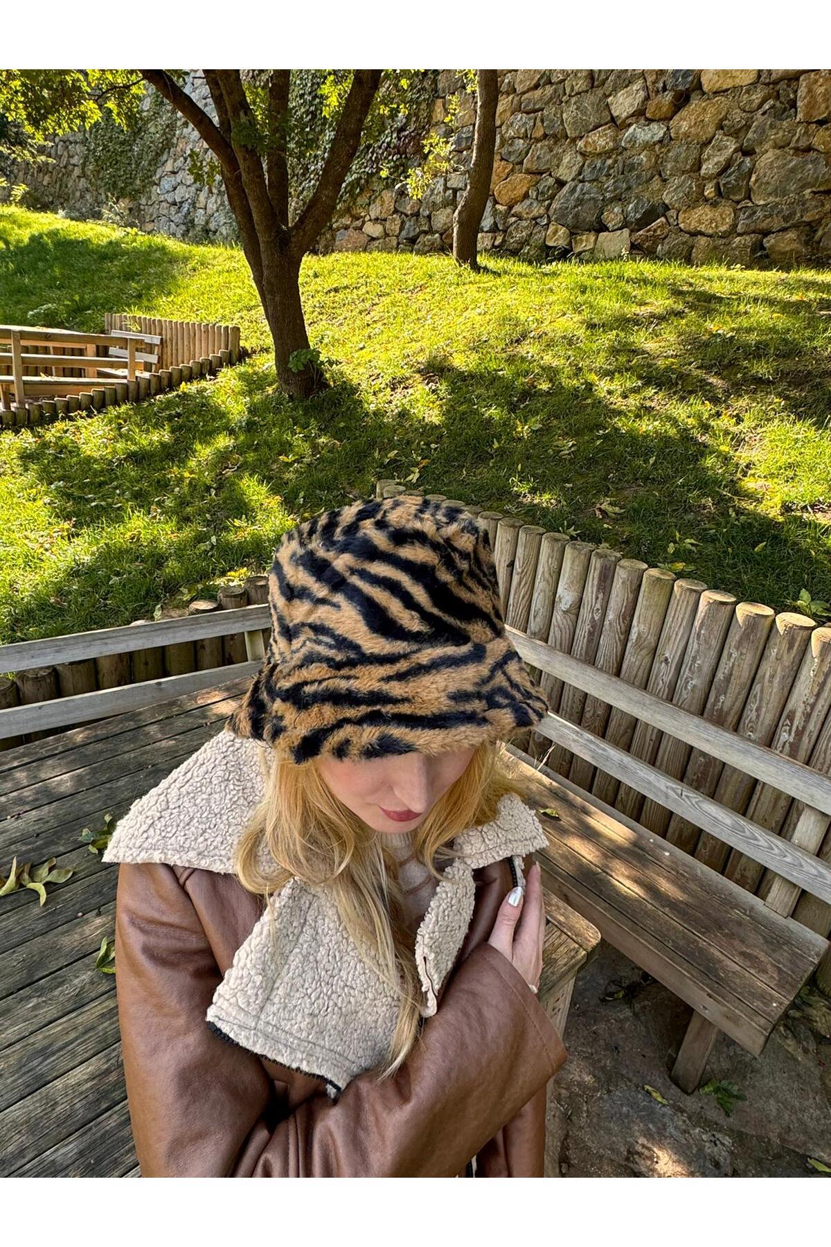 Kadın Zebra Desenli Peluş Kova Şapka