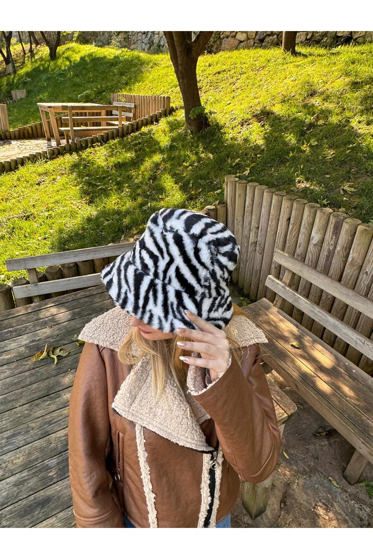 Kadın Zebra Desenli Peluş Kova Şapka