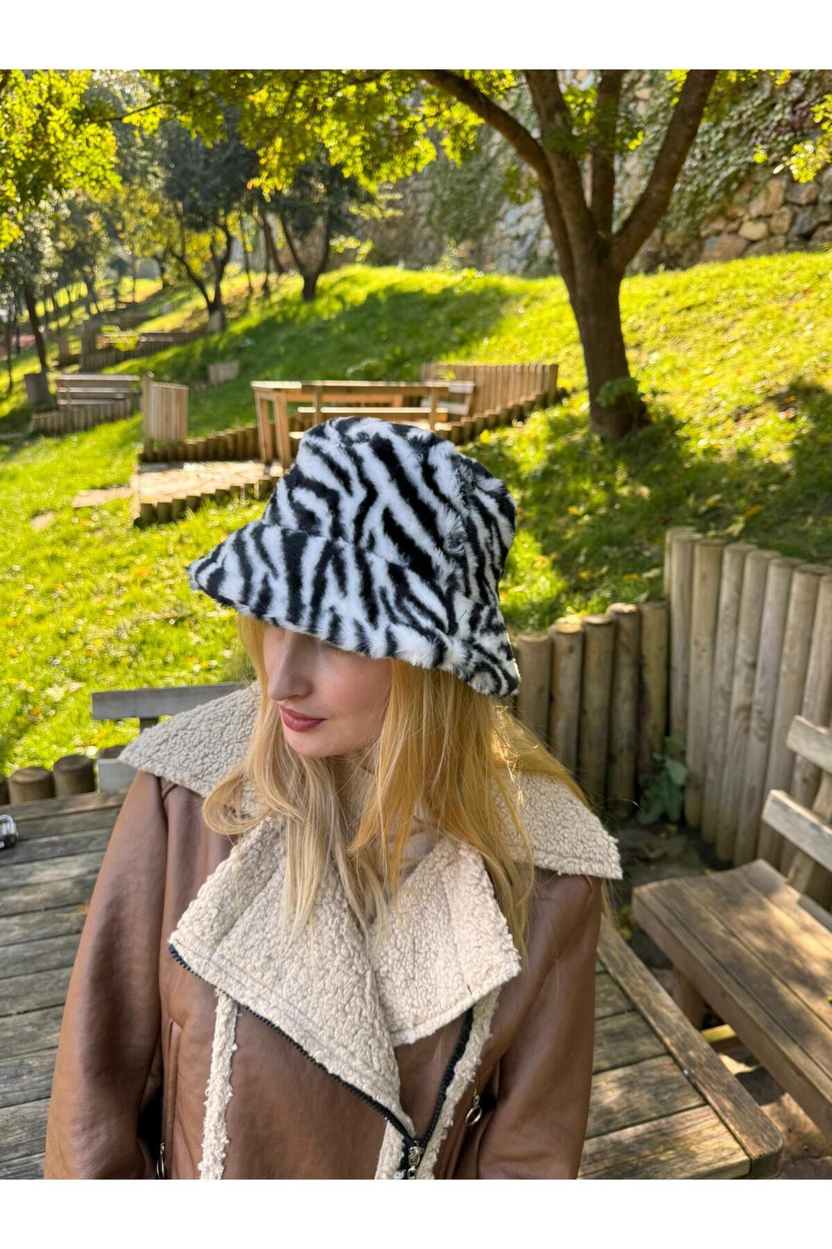 Kadın Zebra Desenli Peluş Kova Şapka