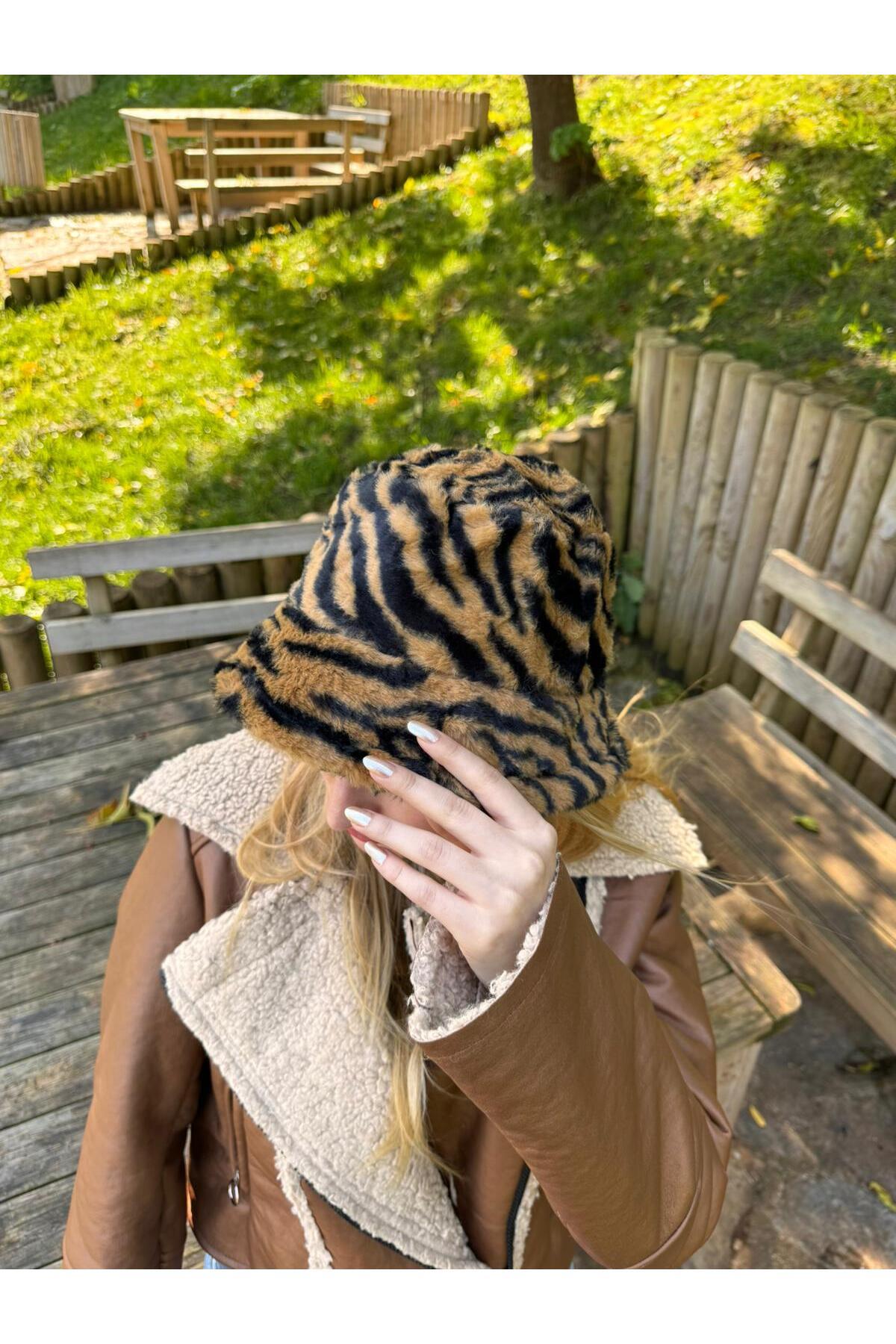 Kadın Zebra Desenli Peluş Kova Şapka