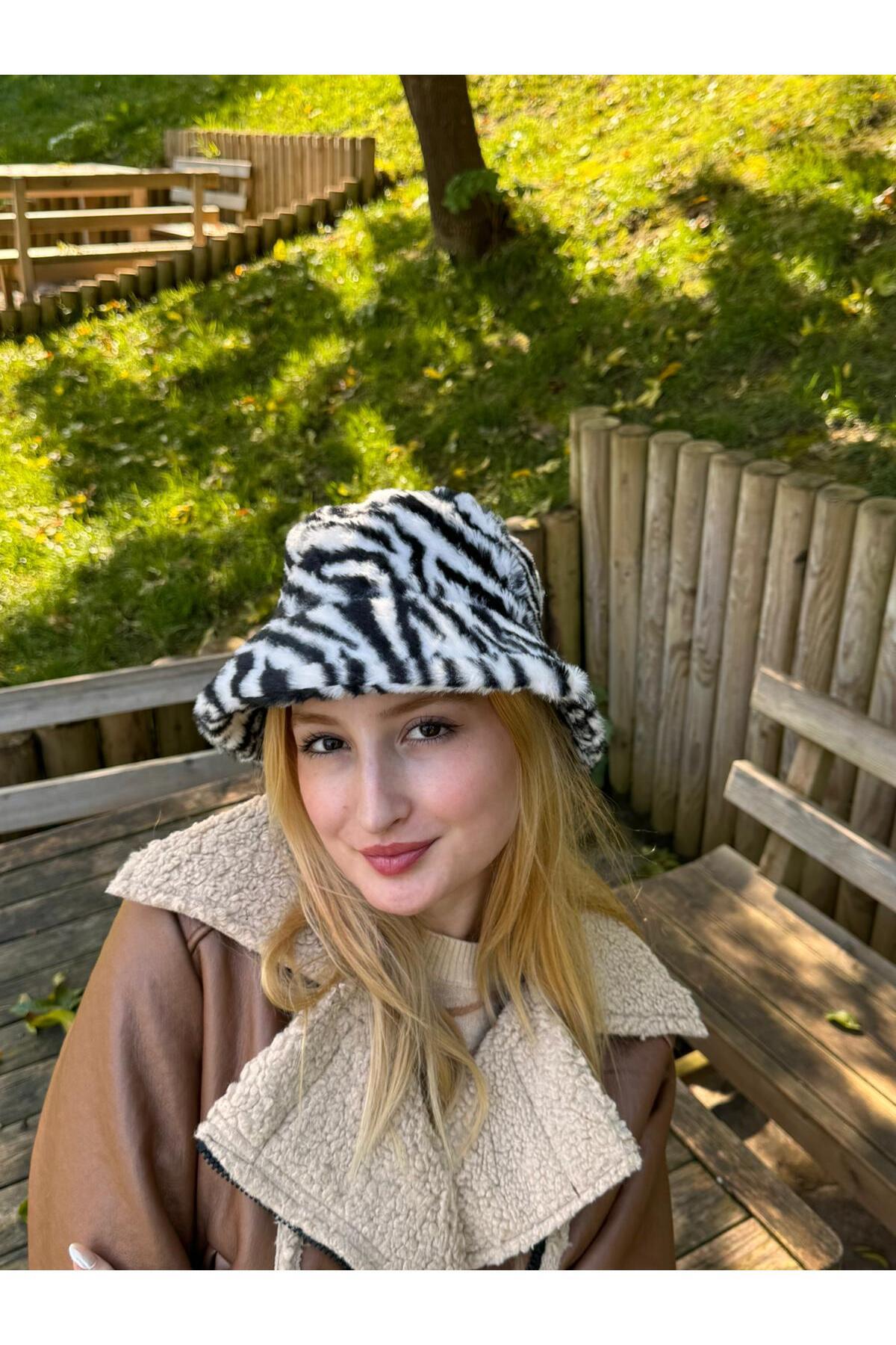 Kadın Zebra Desenli Peluş Kova Şapka