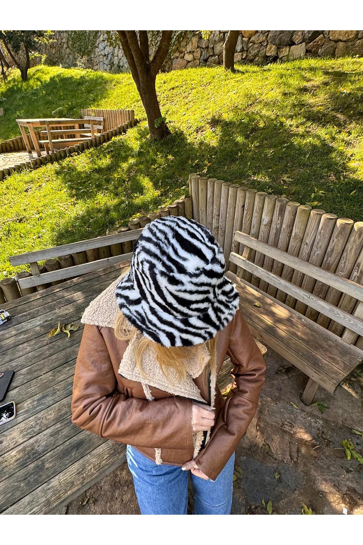 Kadın Zebra Desenli Peluş Kova Şapka