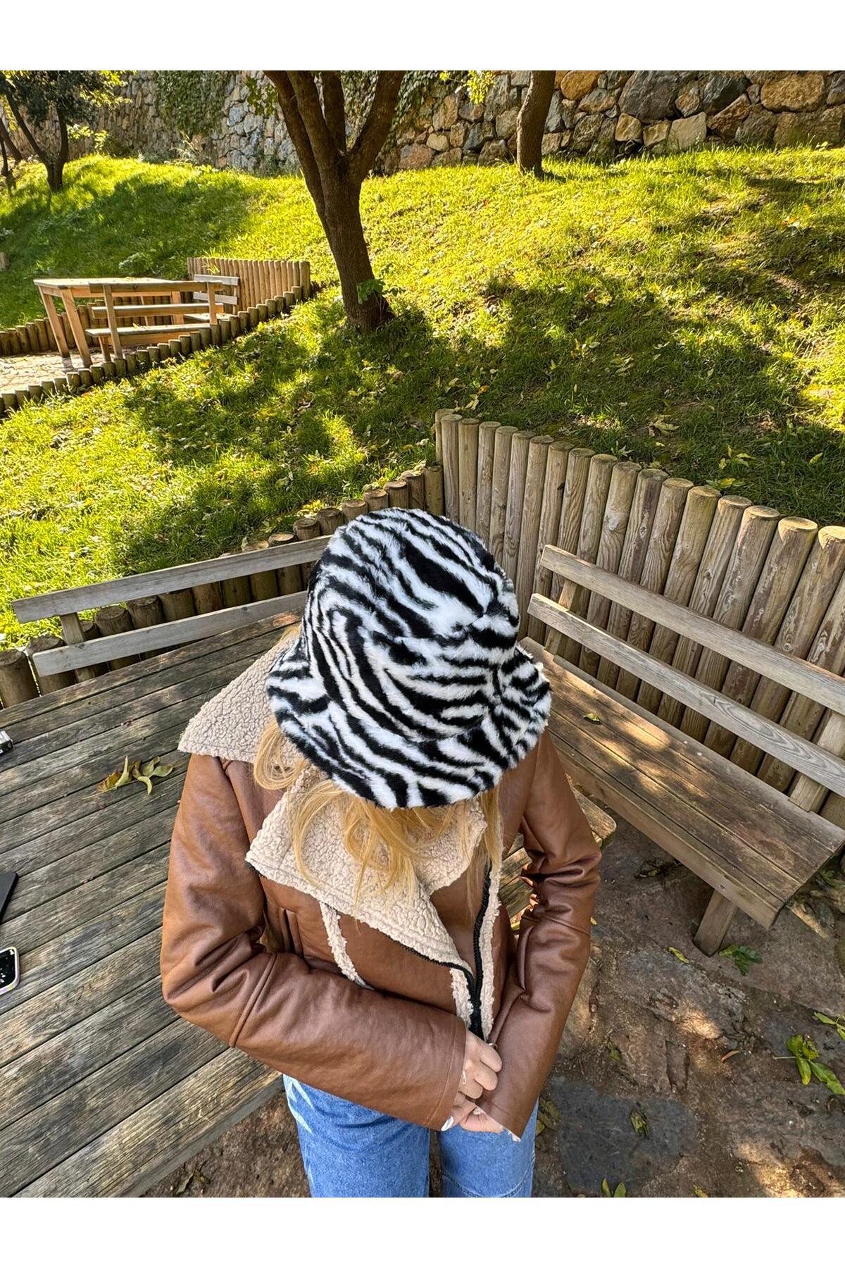 Kadın Zebra Desenli Peluş Kova Şapka