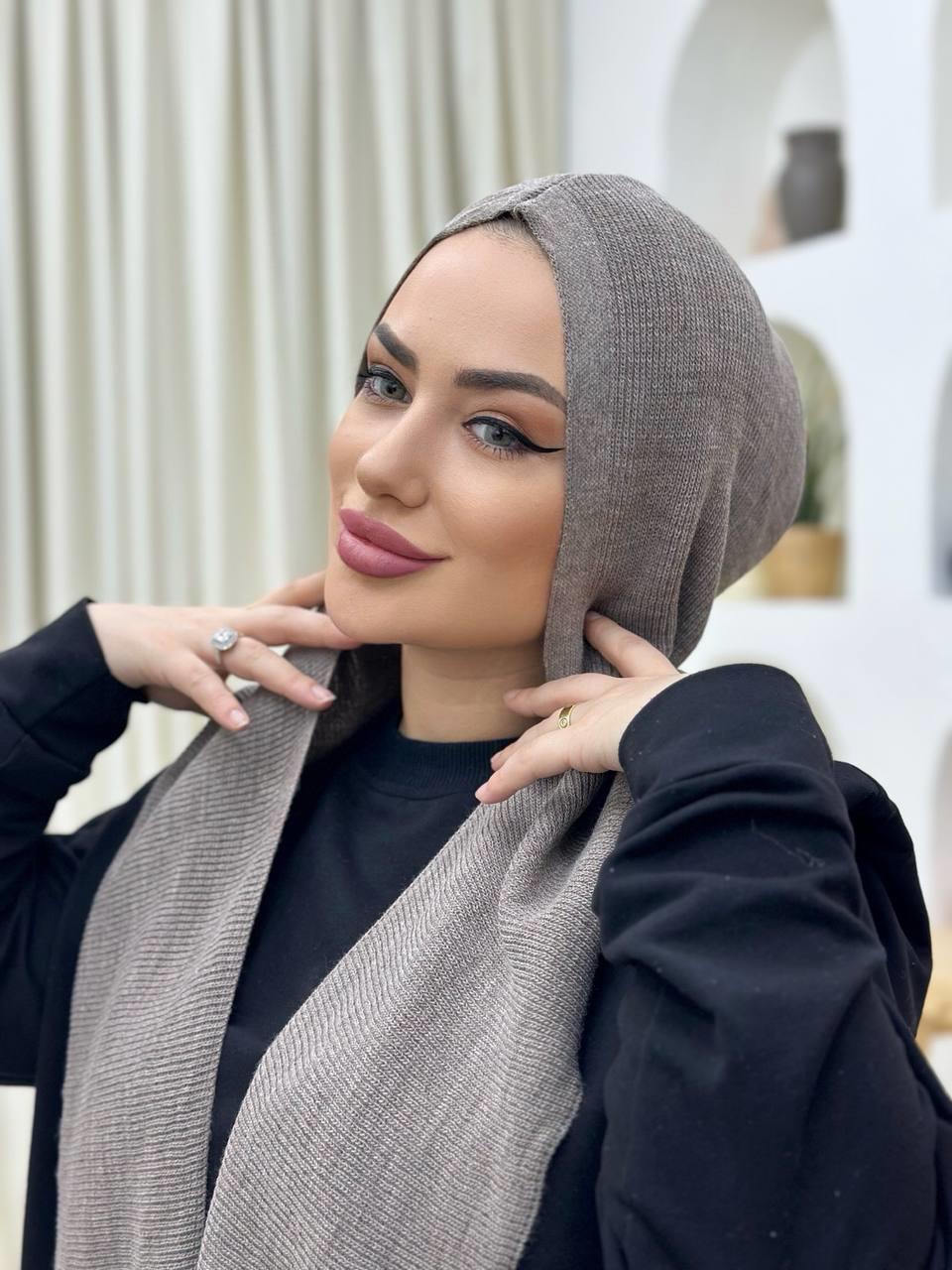 BALAKLAVA ŞAPKALI VİZON