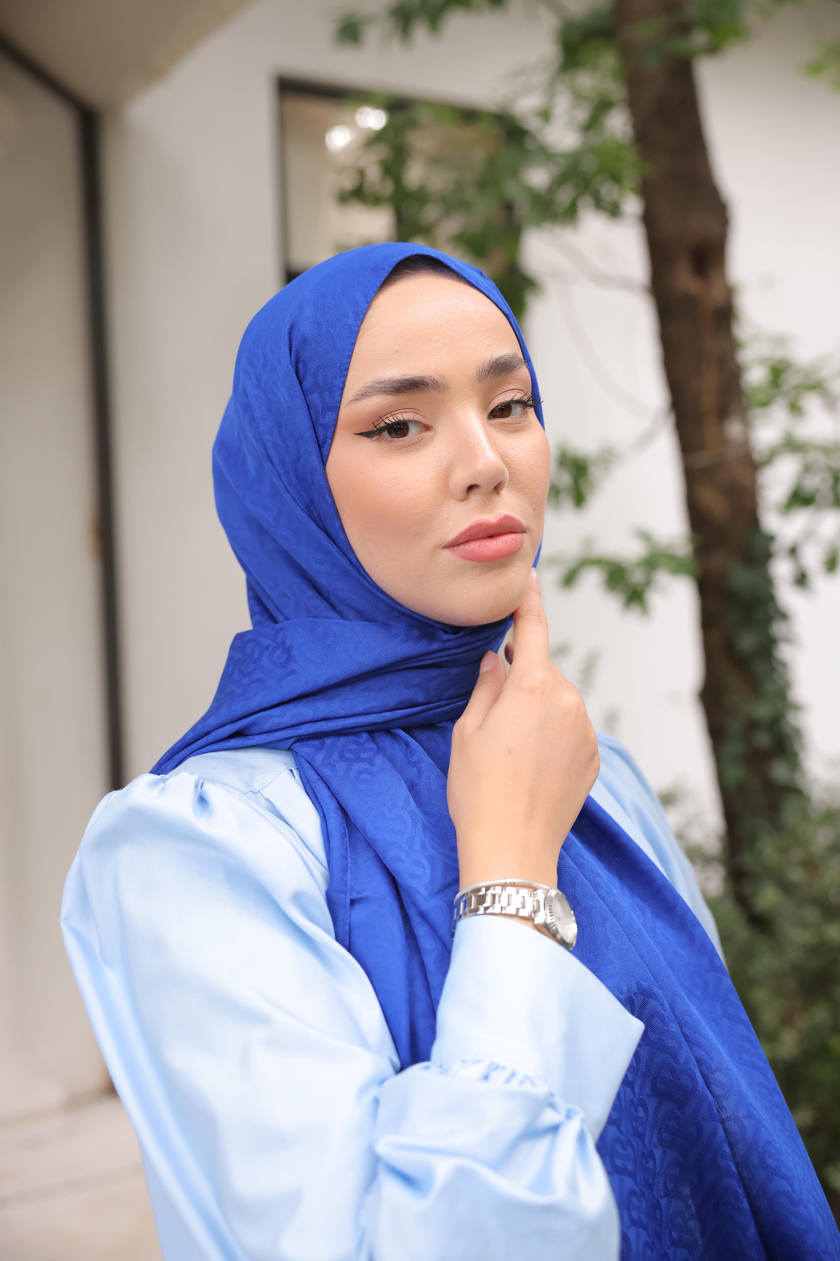 B DESEN SAKS