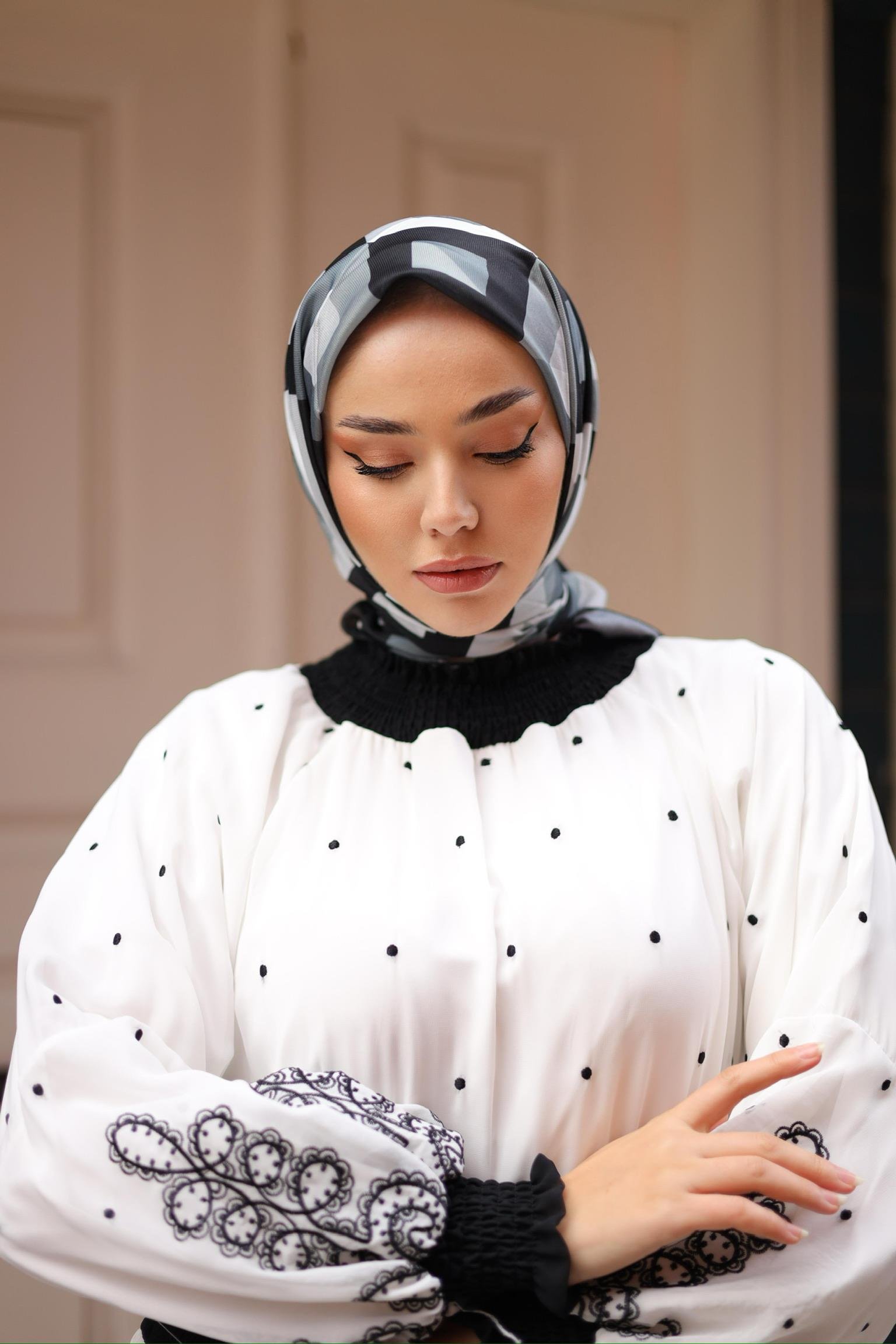 Desenli soft eşarp siyah beyaz