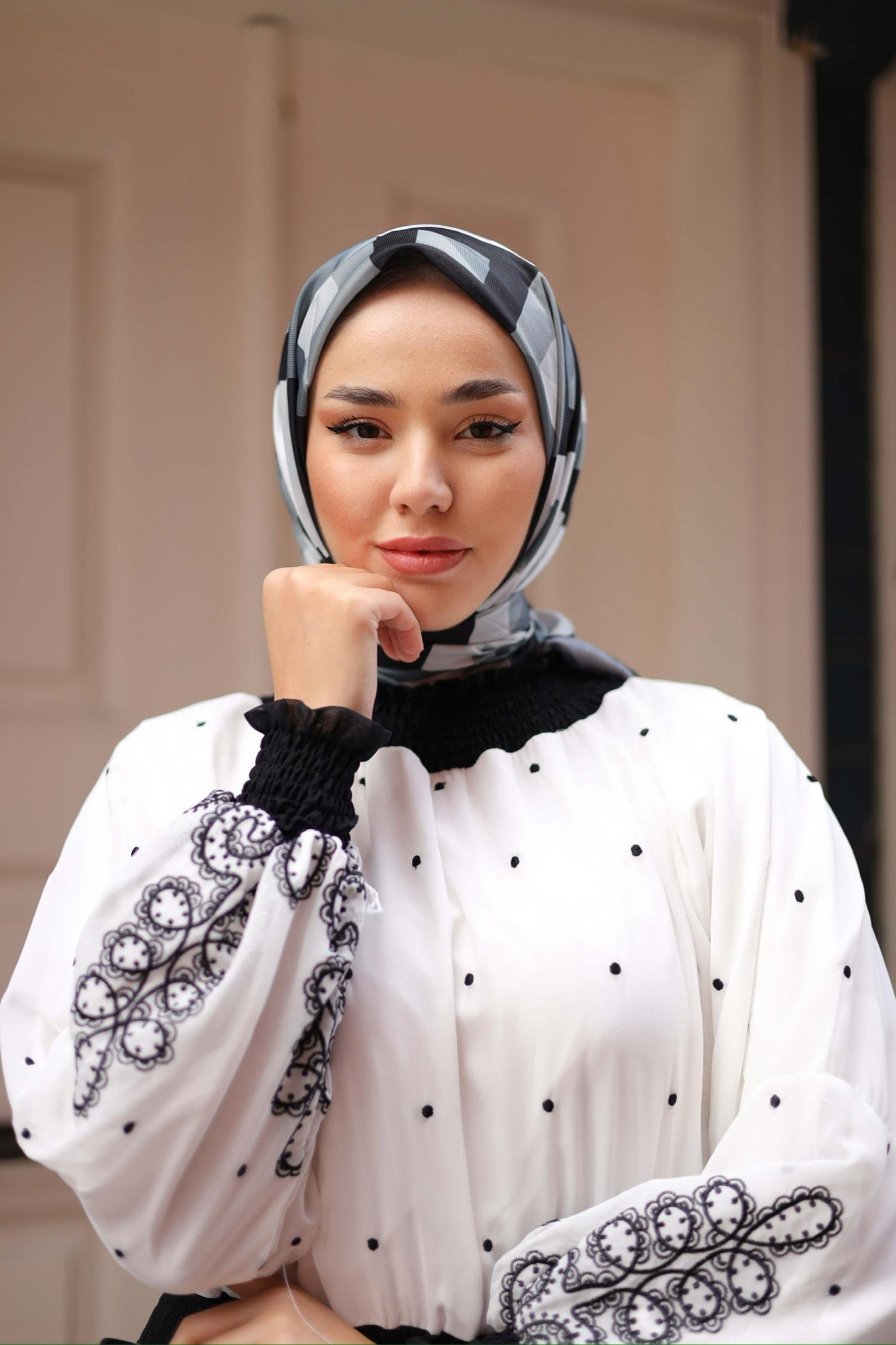Desenli soft eşarp siyah beyaz