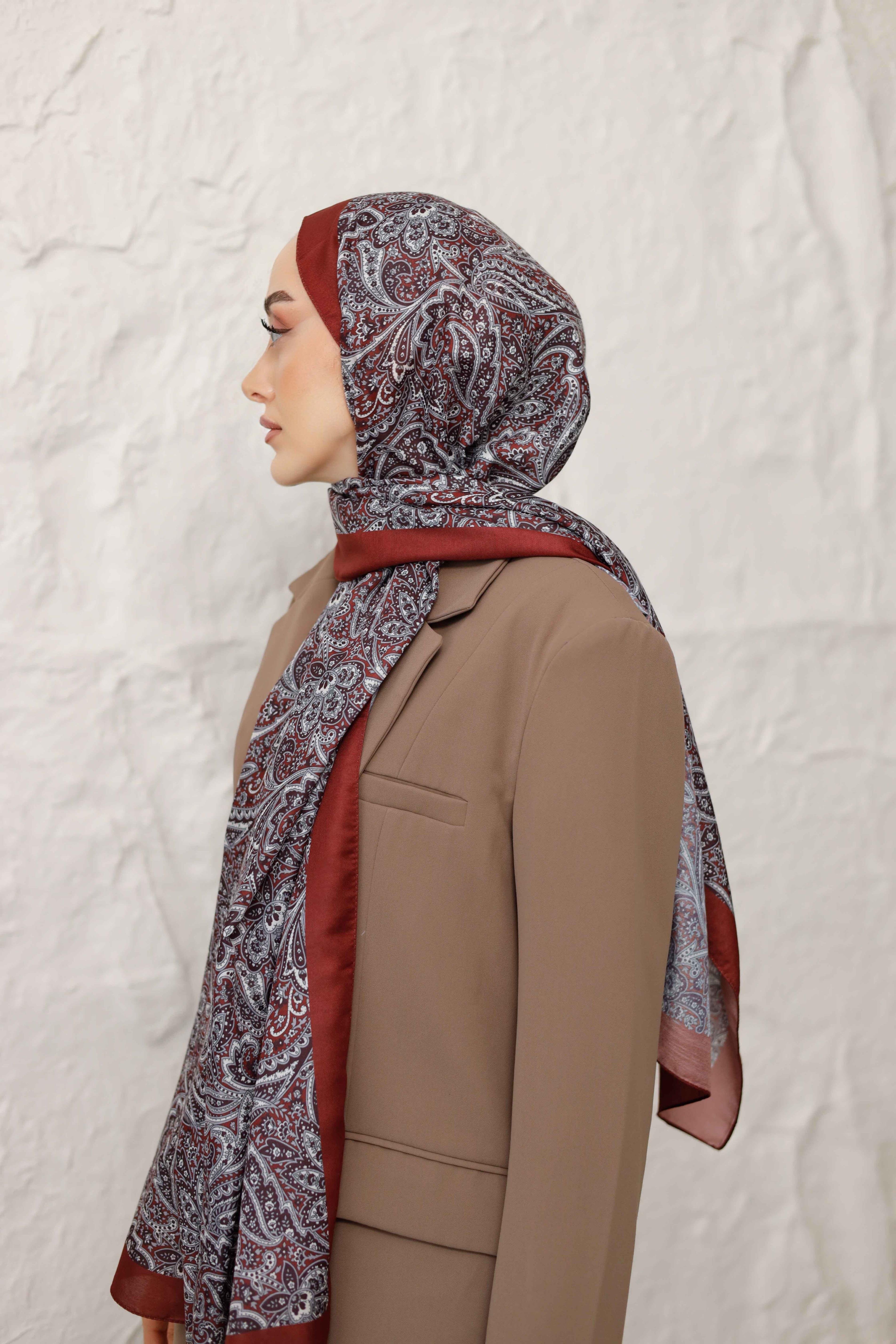 LARİSA ŞAL BORDO