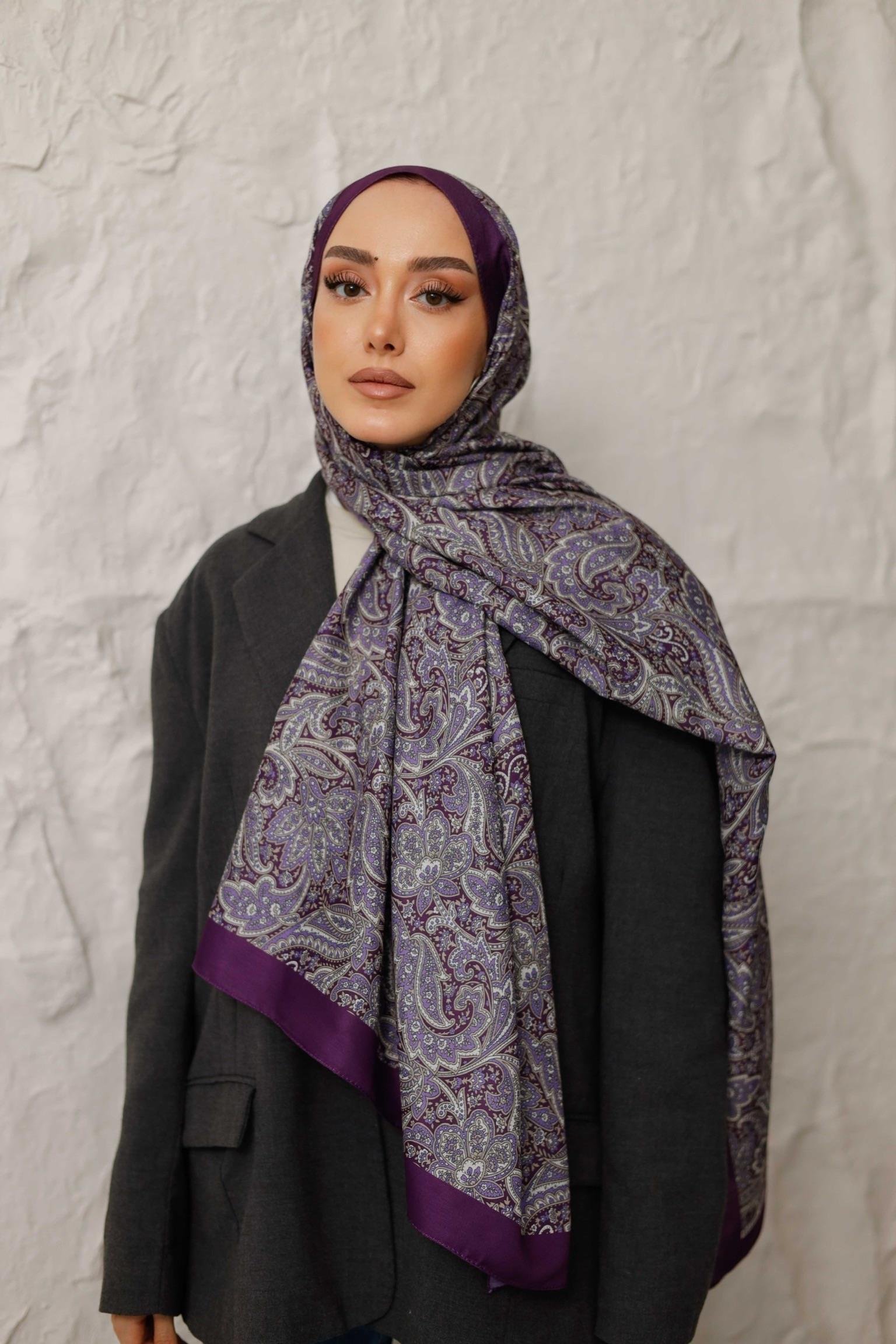 LARİSA ŞAL MOR