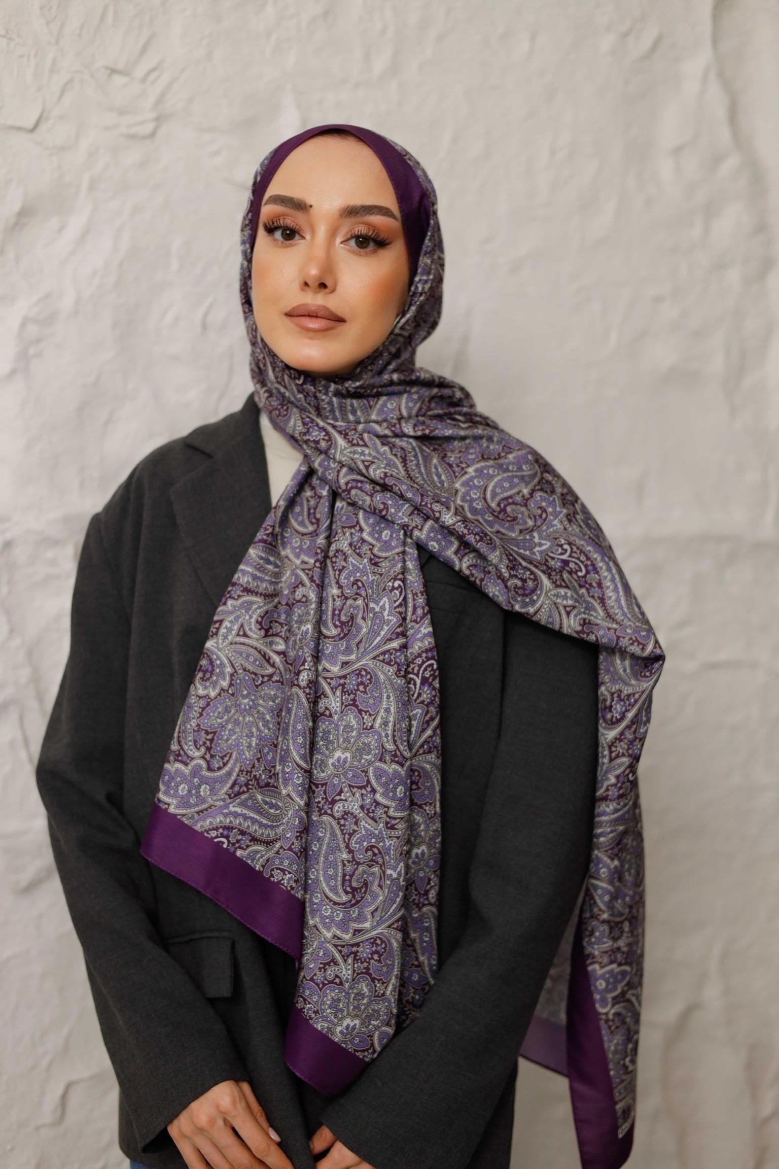 LARİSA ŞAL MOR