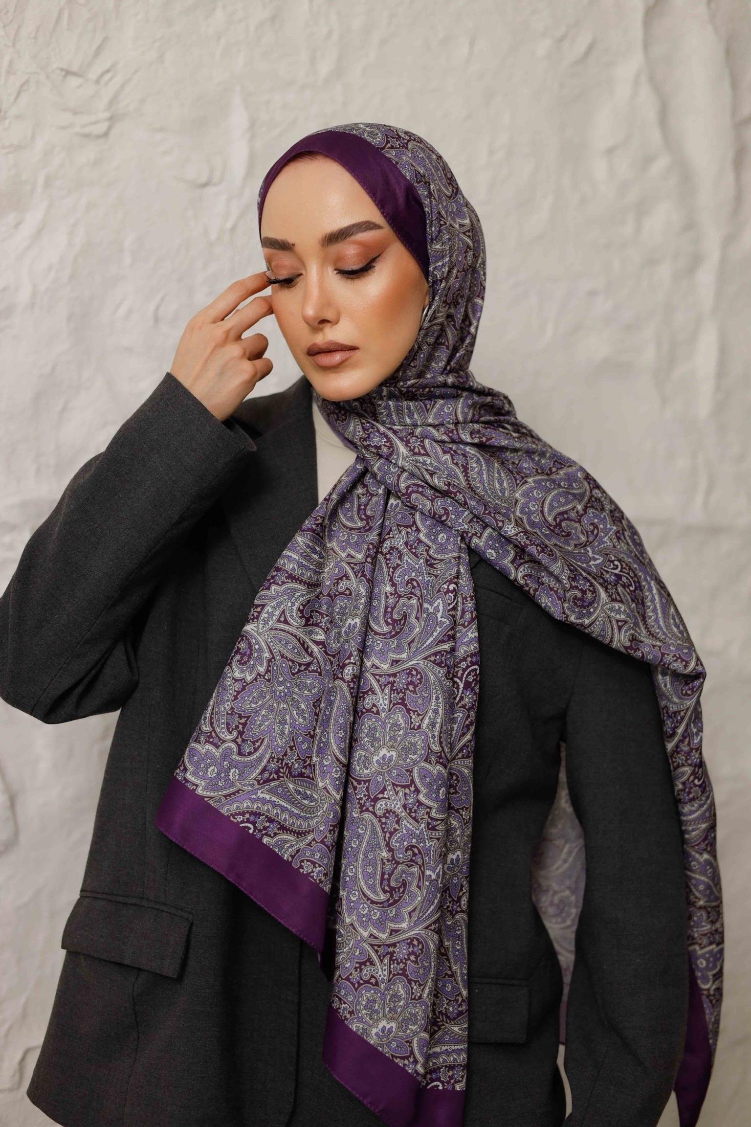 LARİSA ŞAL MOR