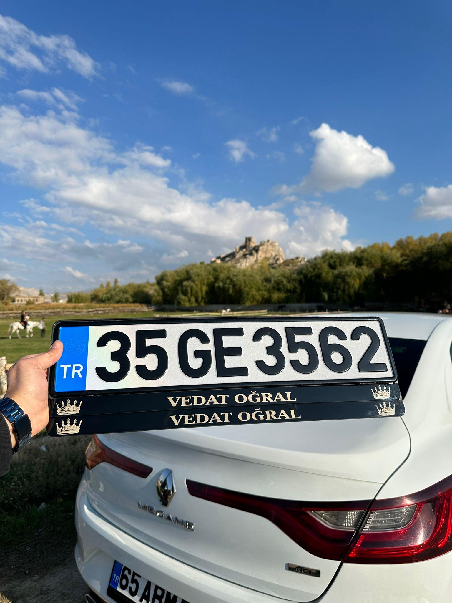Kral Taçlı Kişiye Özel Araç Plakalık