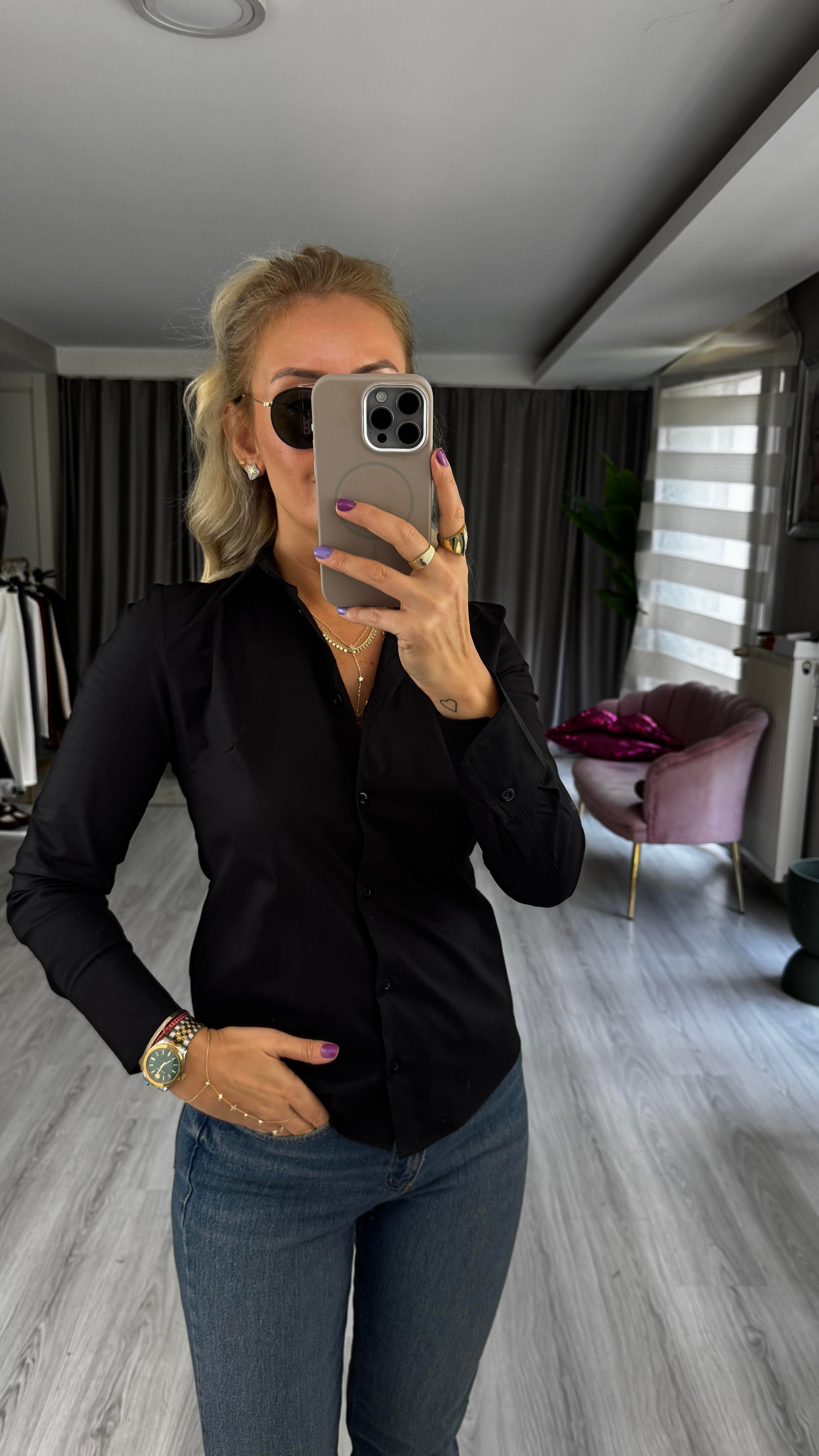 Bele Oturan Pamuklu Siyah Gömlek