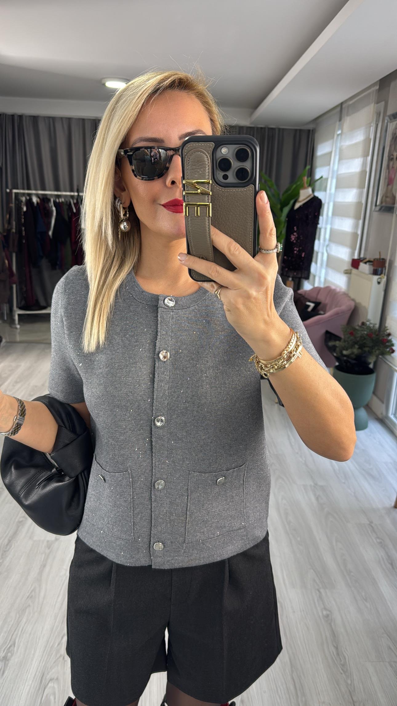 Dilvin Kendinden Simli Pullu Düğmeli Gri Triko Hırka