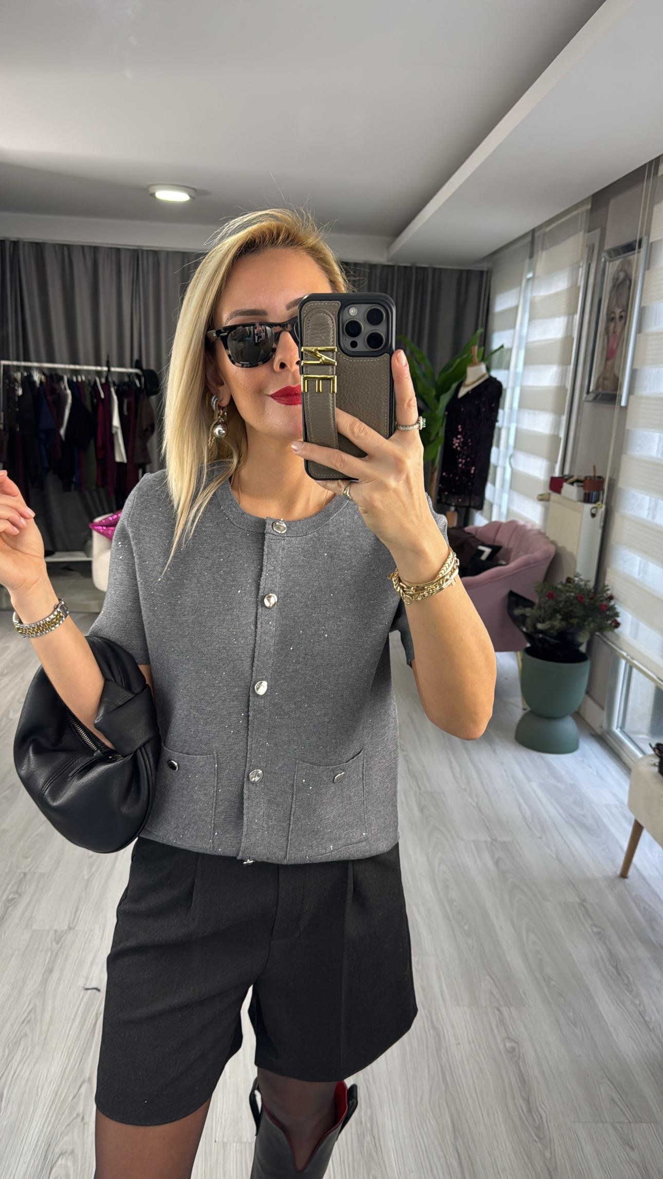 Dilvin Kendinden Simli Pullu Düğmeli Gri Triko Hırka