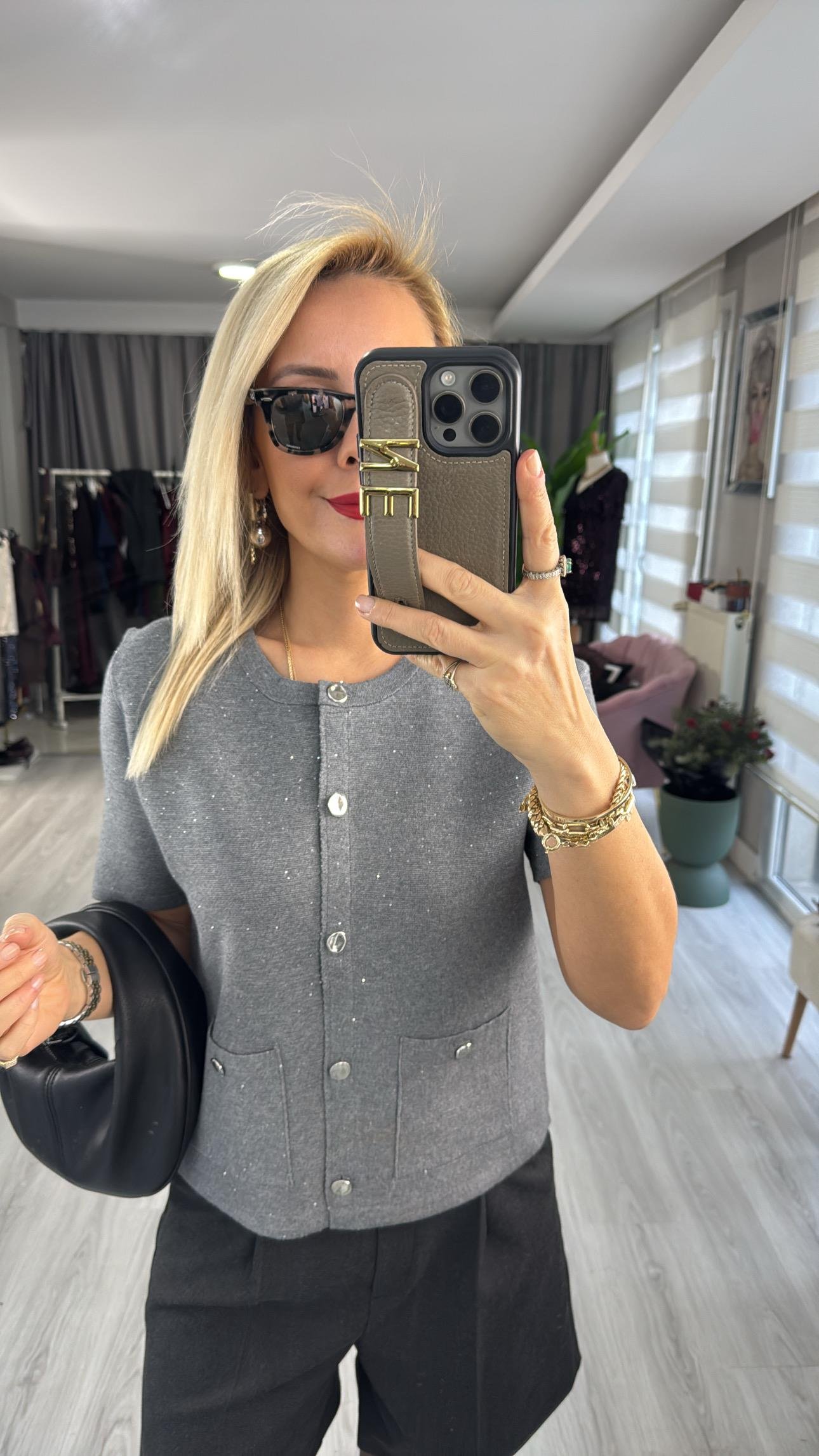 Dilvin Kendinden Simli Pullu Düğmeli Gri Triko Hırka