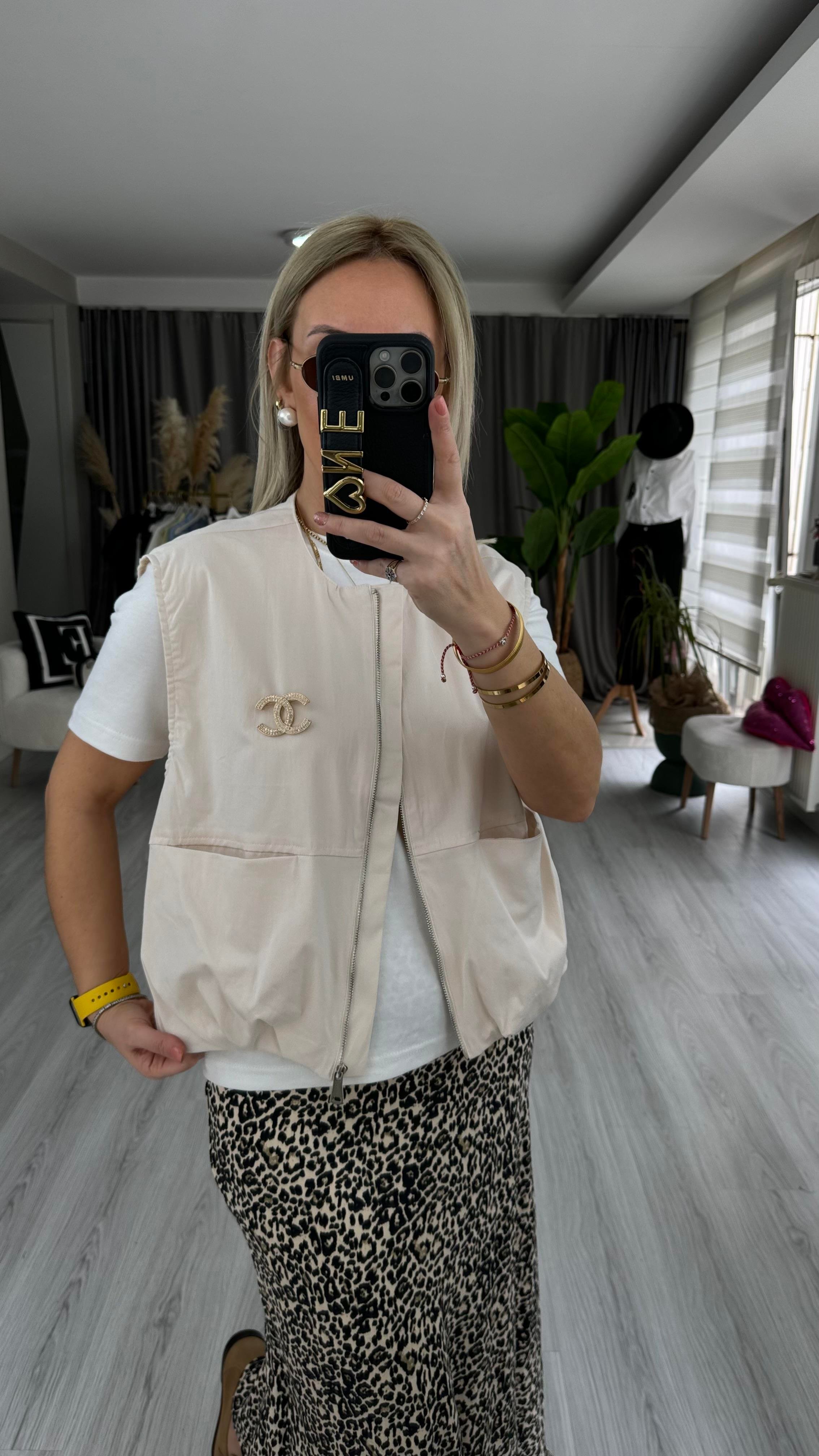 FERMUARLI ÇİFT CEPLİ BEJ YELEK