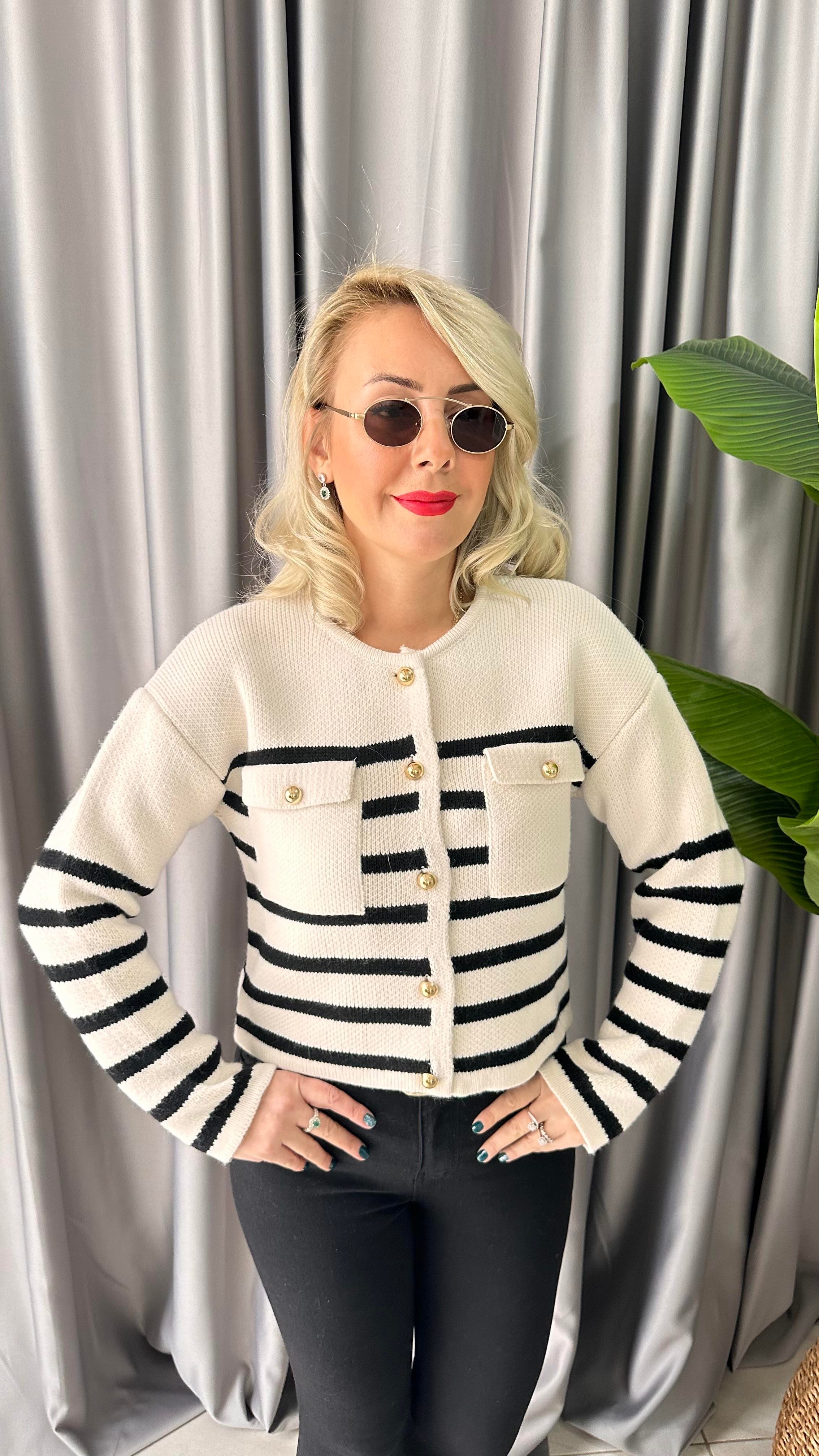 GOLD DÜĞMELİ CEPLİ TRİKO HIRKA