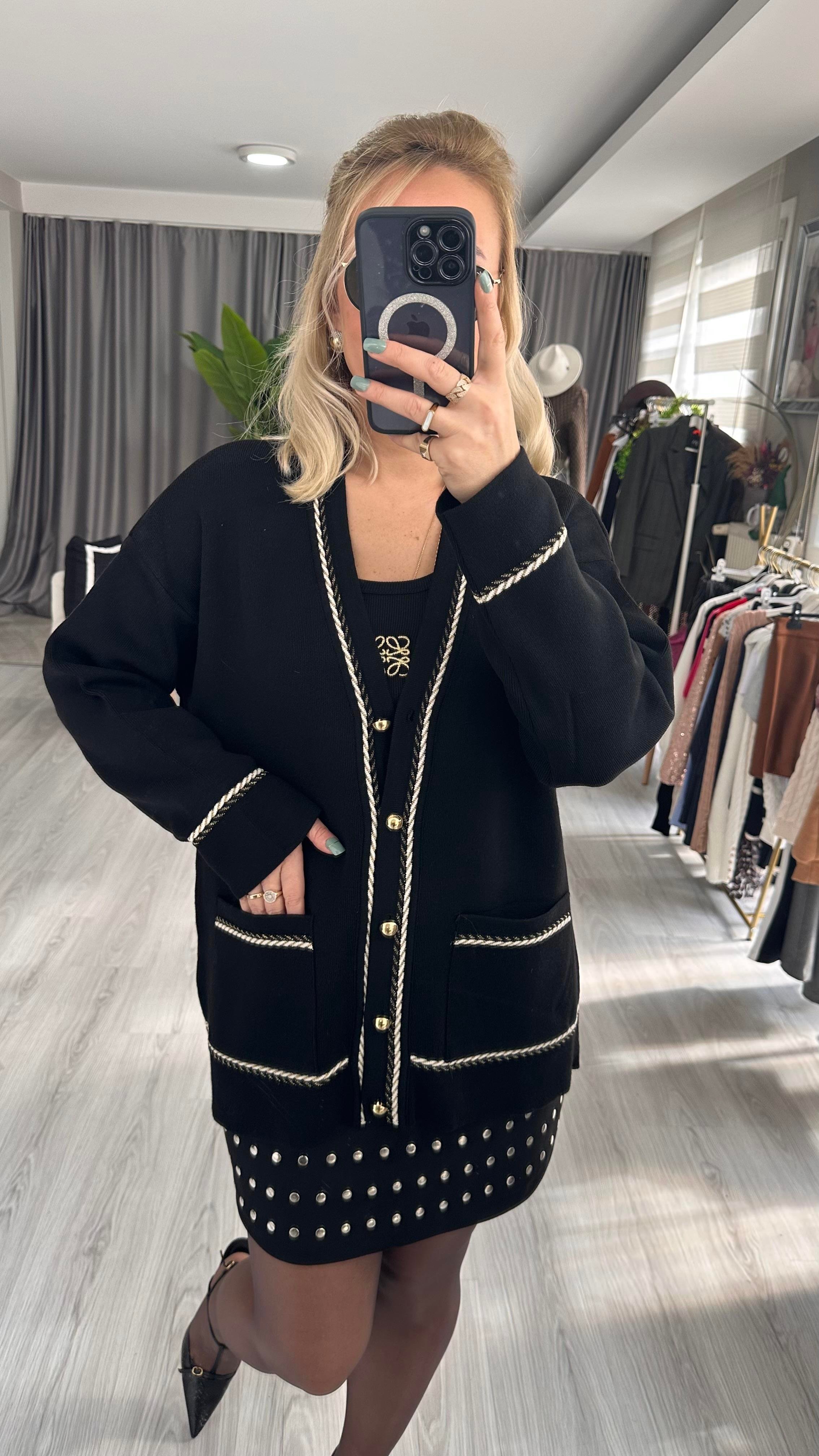 GOLD DÜĞMELİ, SİMLİ BAŞAK İŞLEMELİ SİYAH TRİKO HIRKA