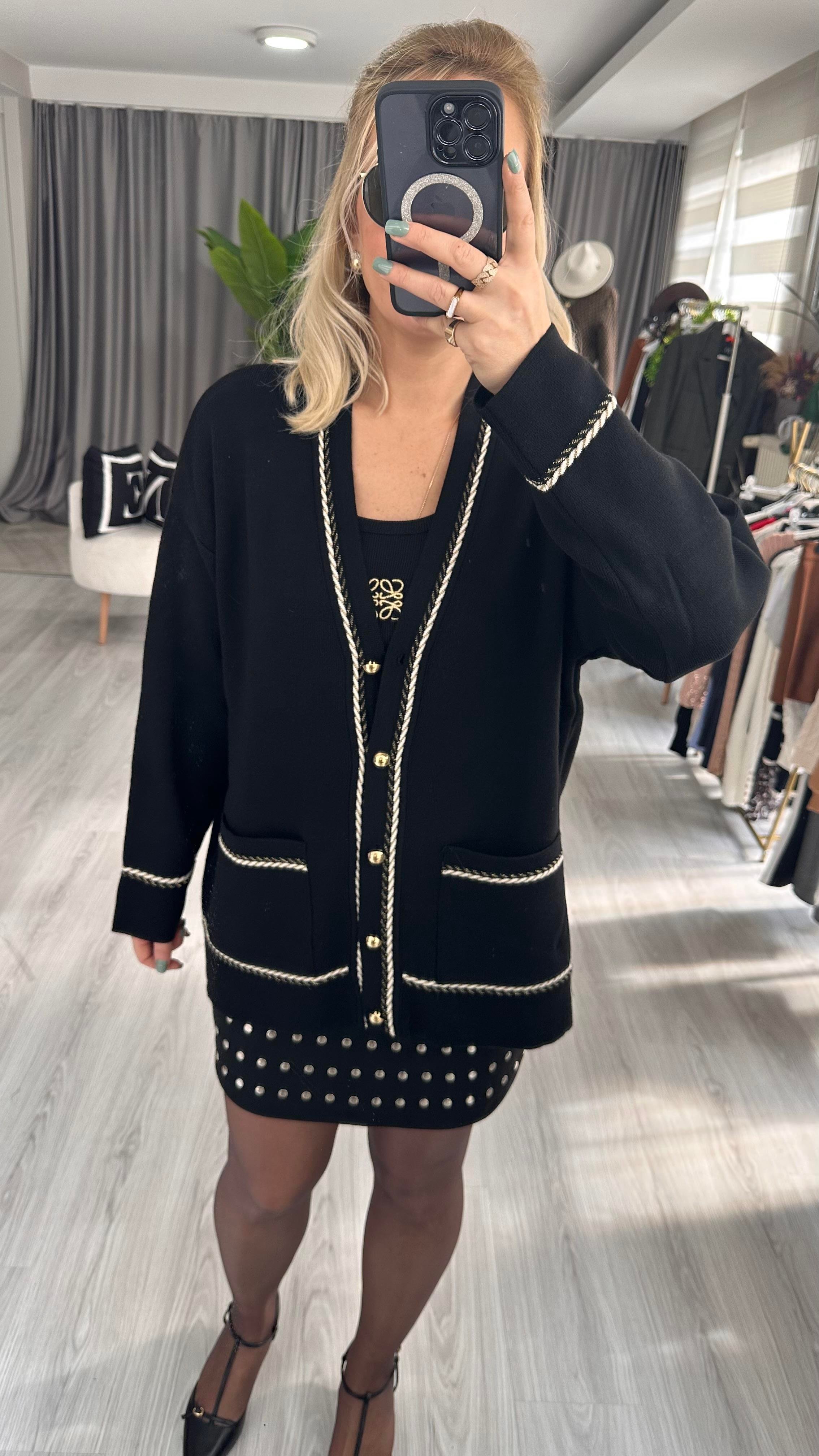 GOLD DÜĞMELİ, SİMLİ BAŞAK İŞLEMELİ SİYAH TRİKO HIRKA