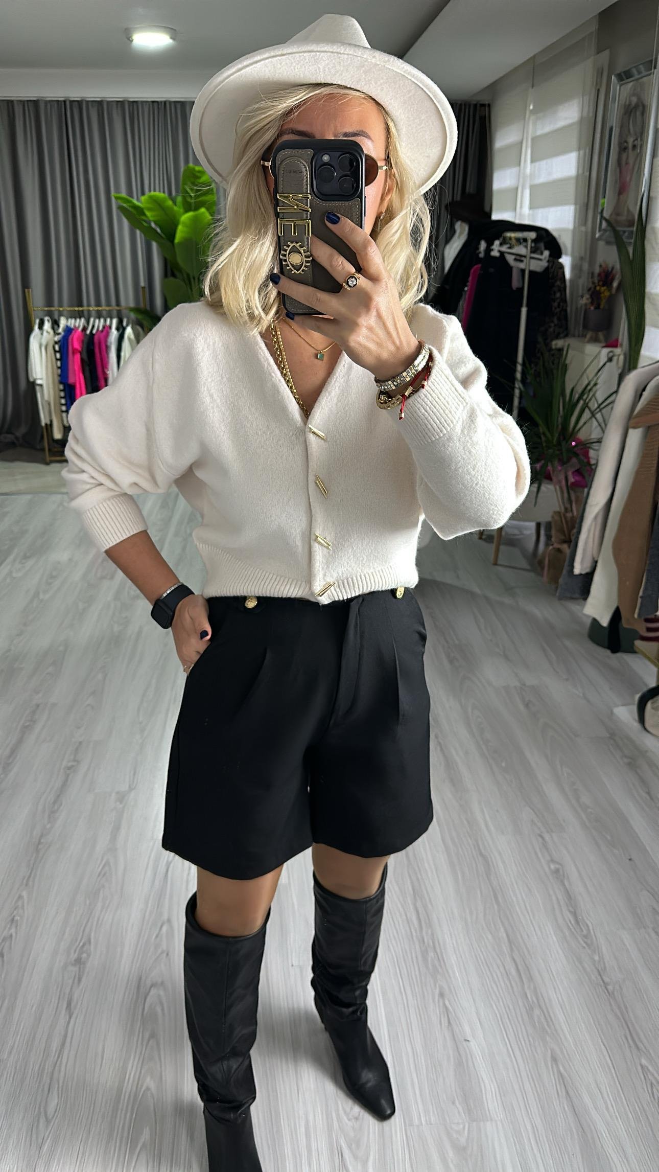 GOLD DÜĞMELİ SİYAH ŞORT