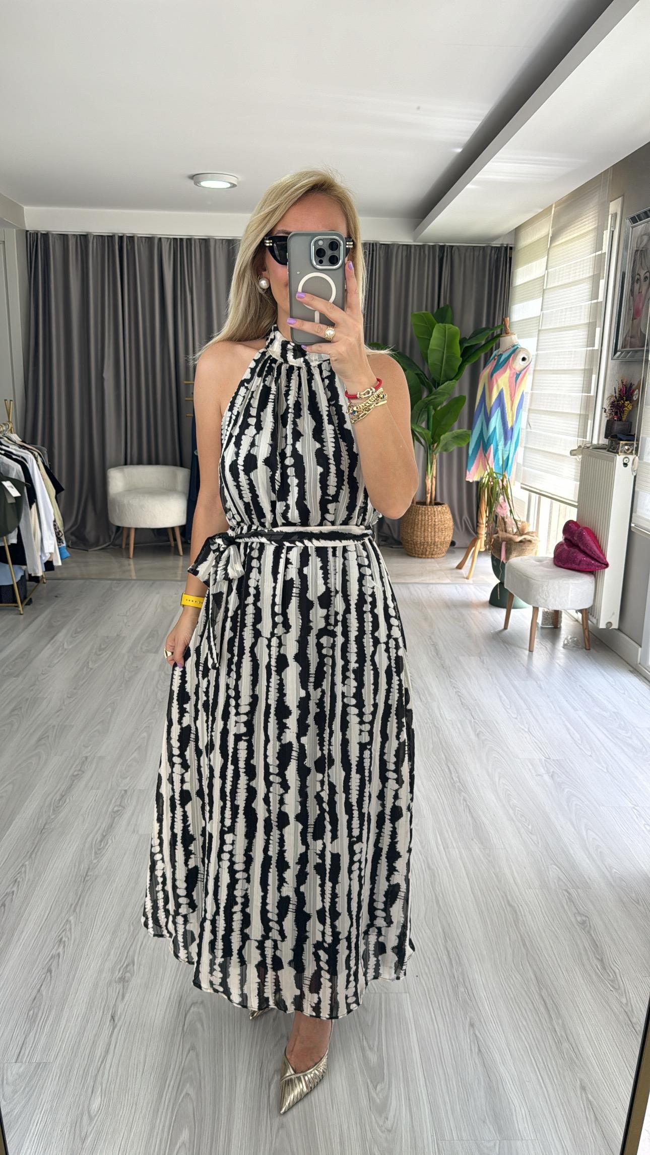 HALTER YAKA MAXİ BOY DESENLİ ELBİSE