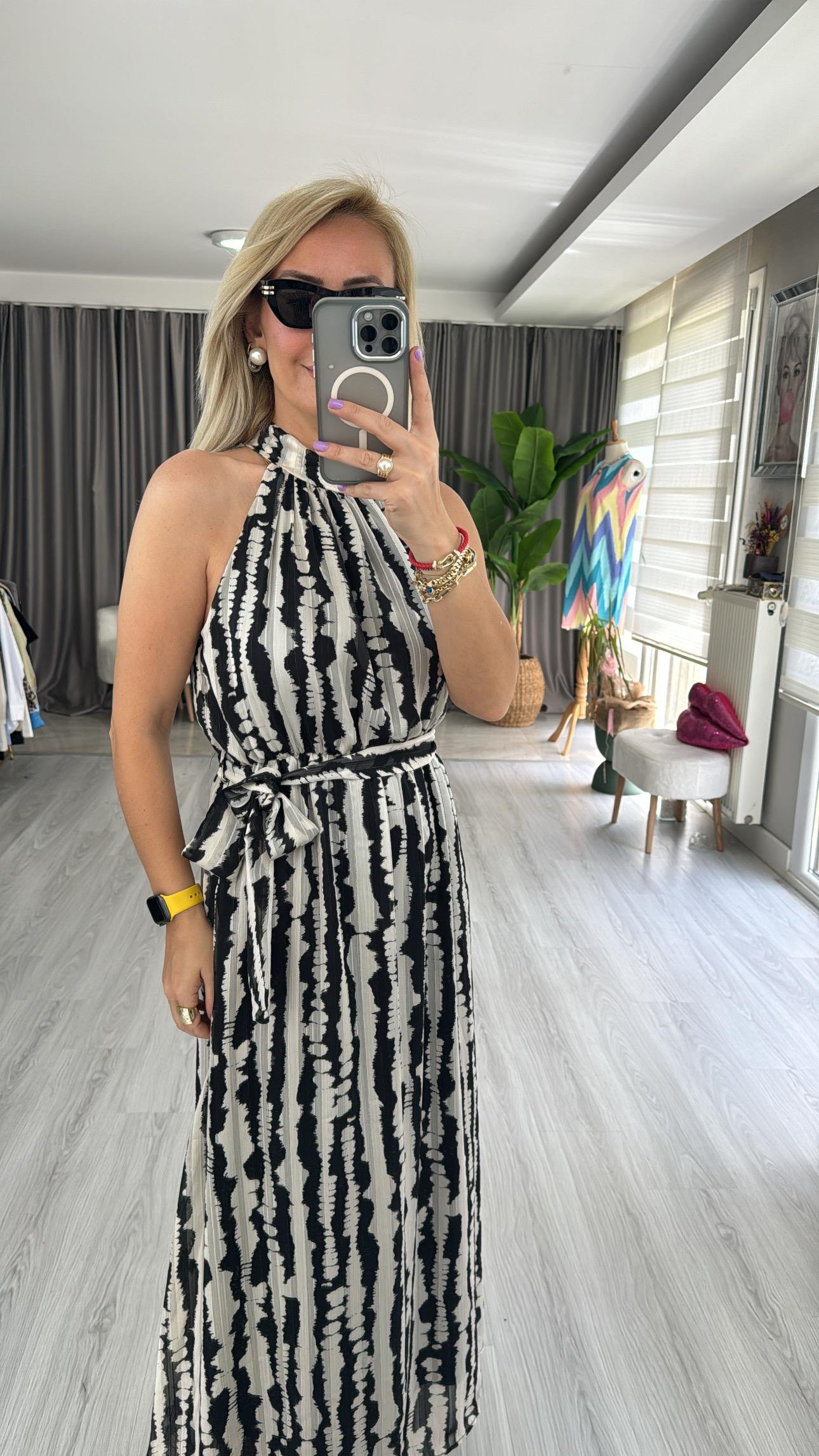 HALTER YAKA MAXİ BOY DESENLİ ELBİSE