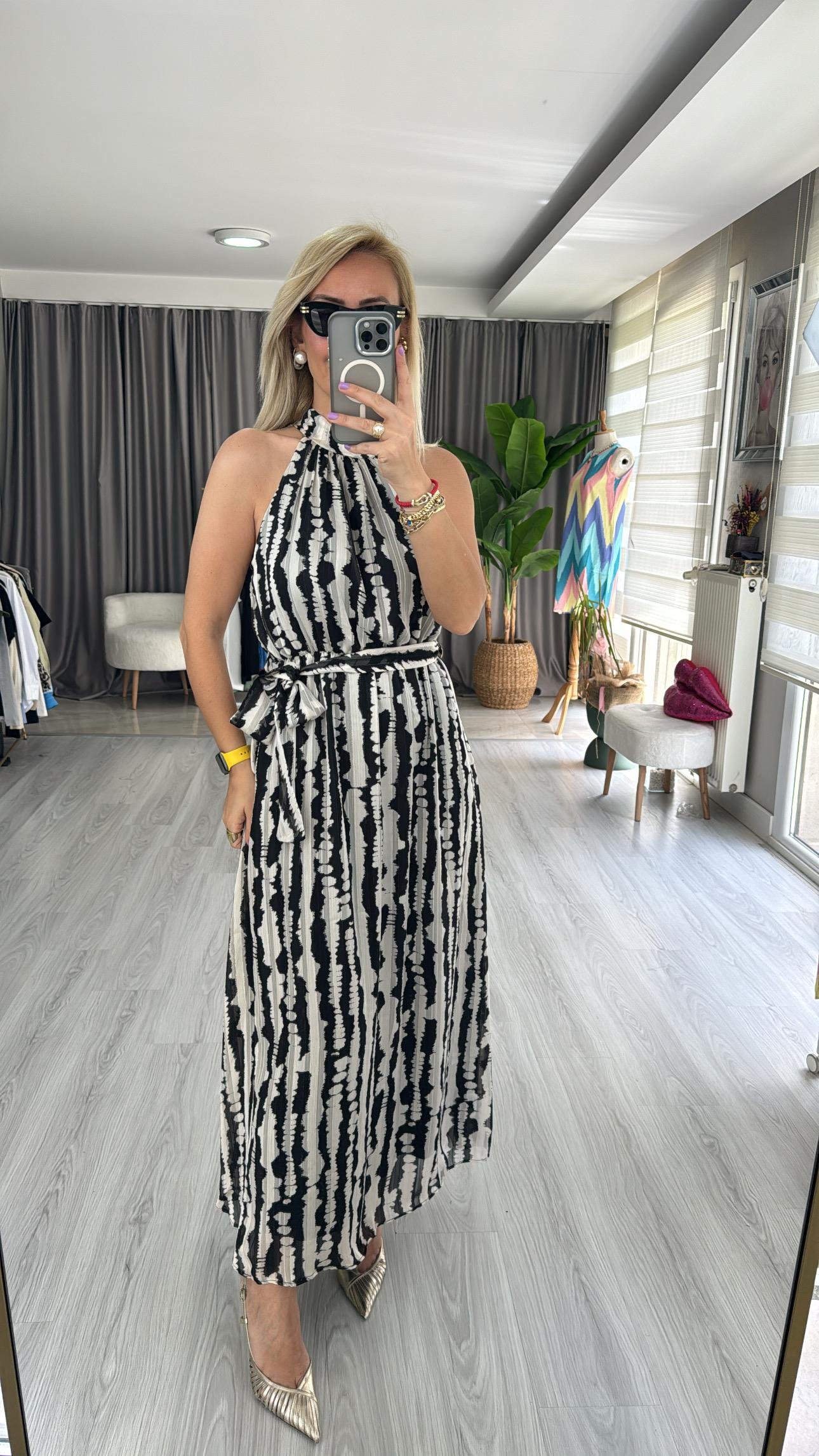 HALTER YAKA MAXİ BOY DESENLİ ELBİSE