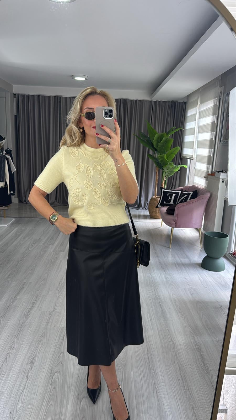 İşlemeli Yarım Kol Sarı Triko