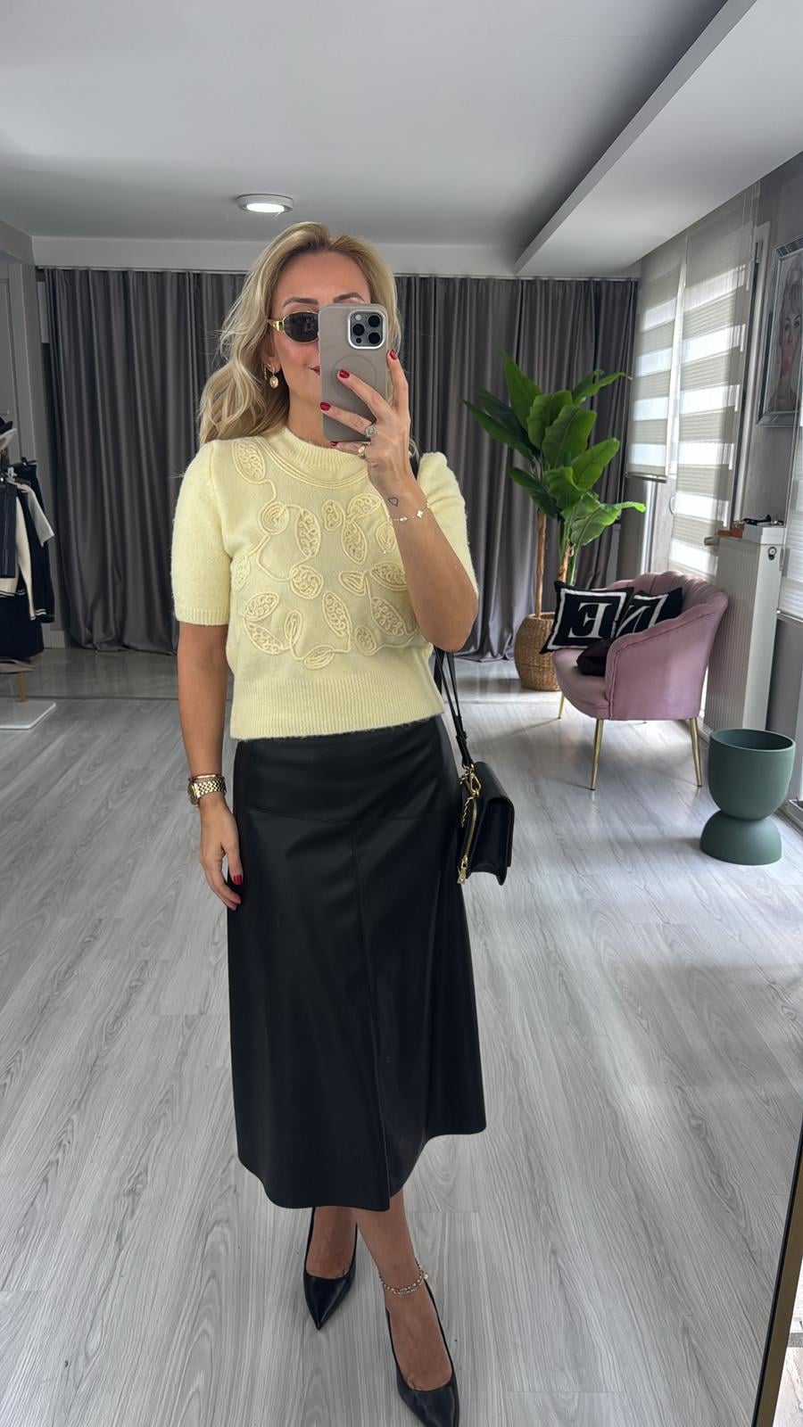 İşlemeli Yarım Kol Sarı Triko