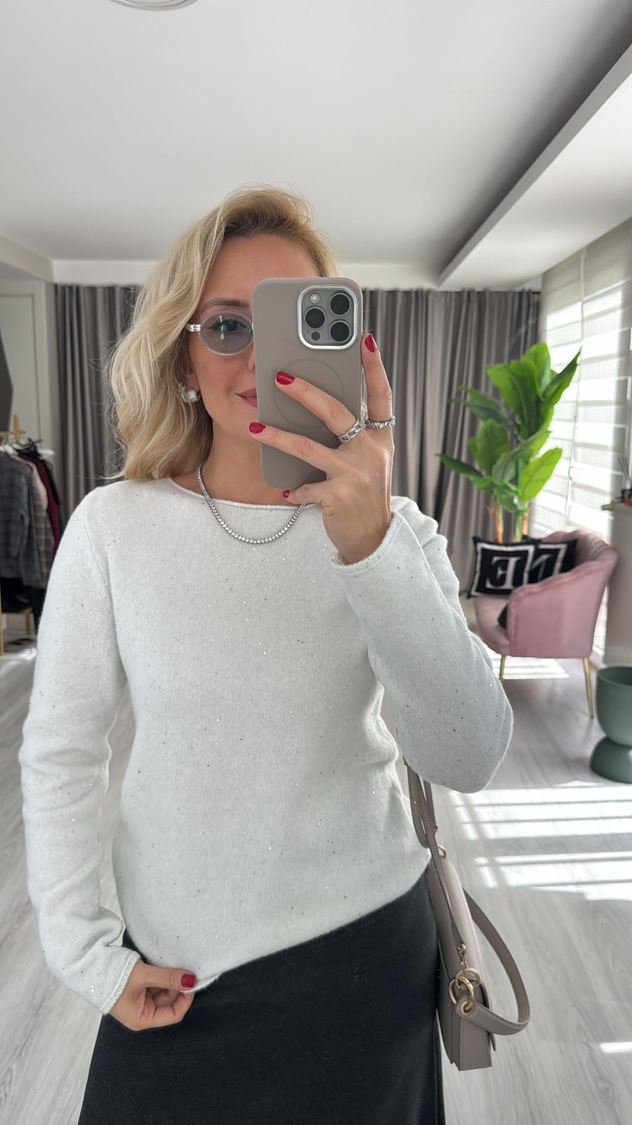 Kayık Yaka Pullu Simli Ekru Triko