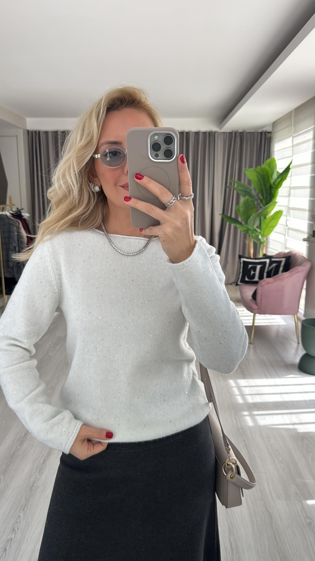 Kayık Yaka Pullu Simli Ekru Triko