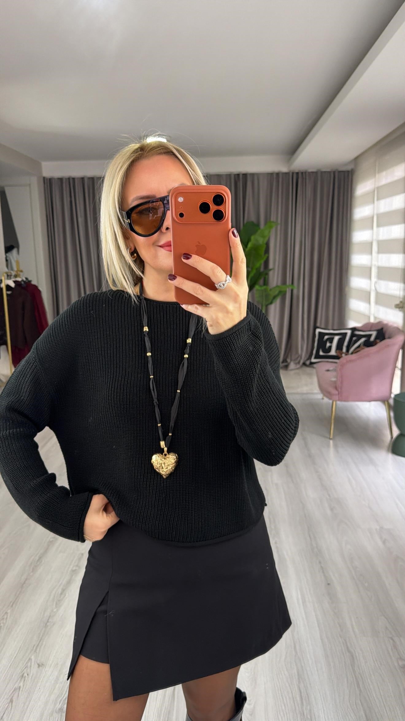 Kayık Yaka Siyah Merserize Triko