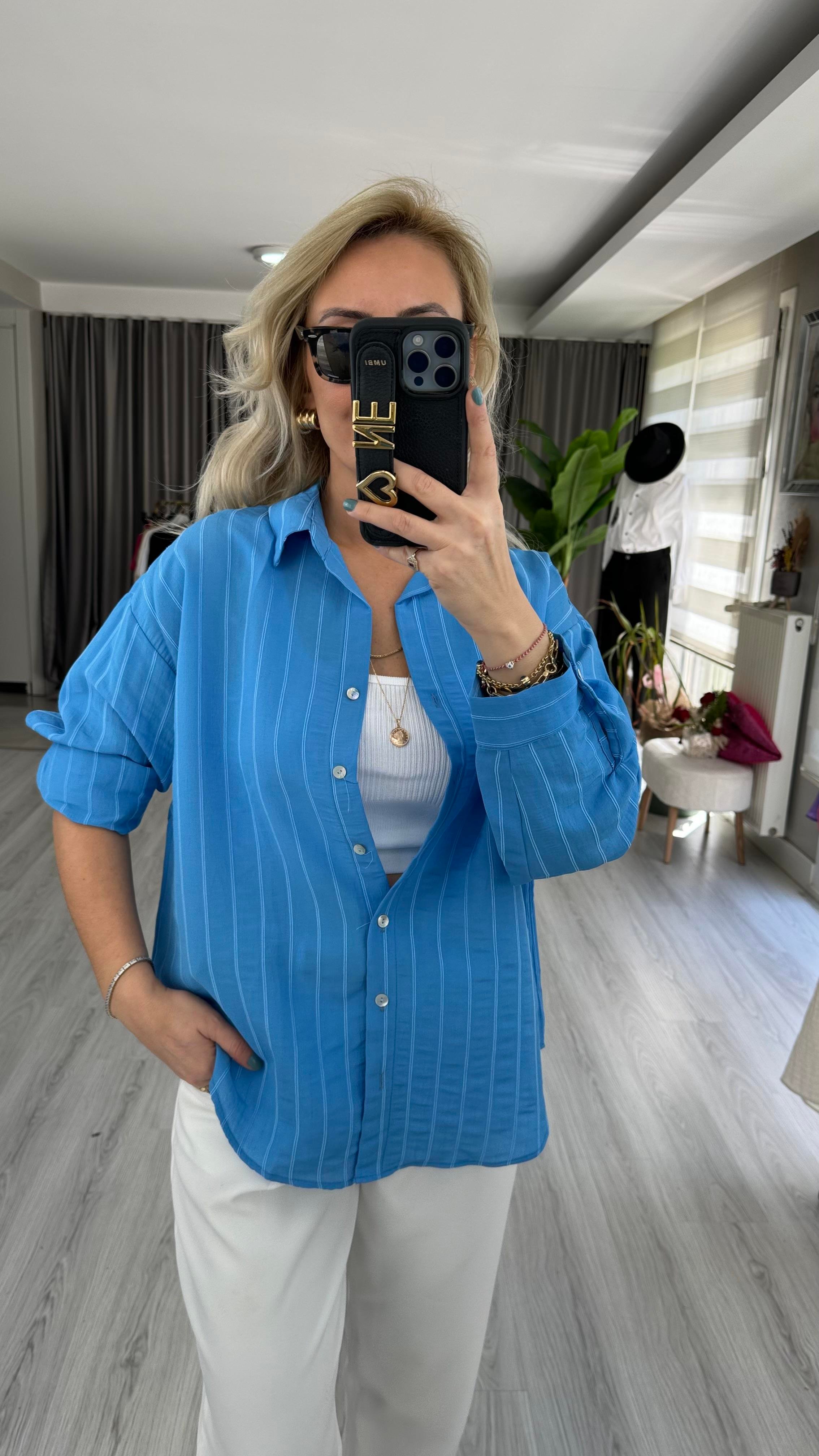 KENDİNDEN ÇİZGİLİ MAVİ GÖMLEK