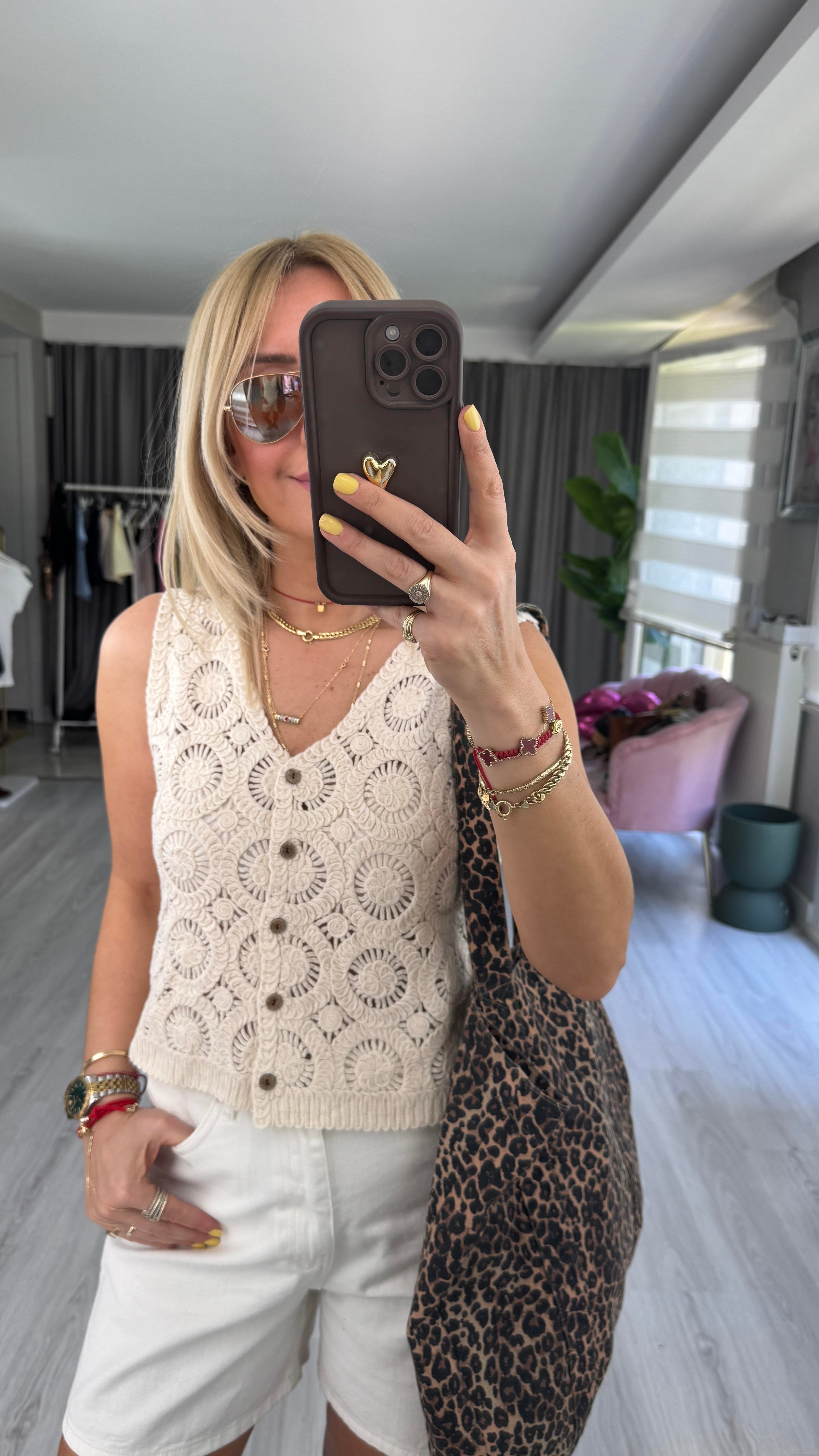 Nakış İşlemeli Naturel Yelek